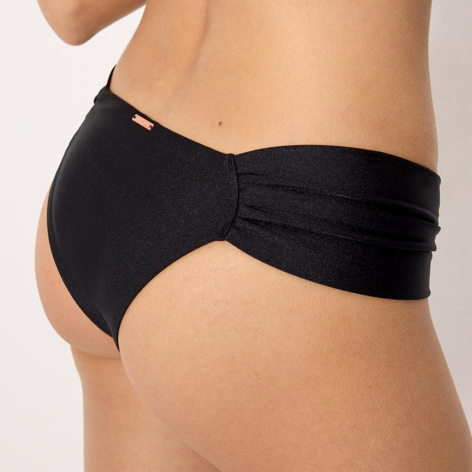 Braga bikini brasileña con brillo negro 4/4