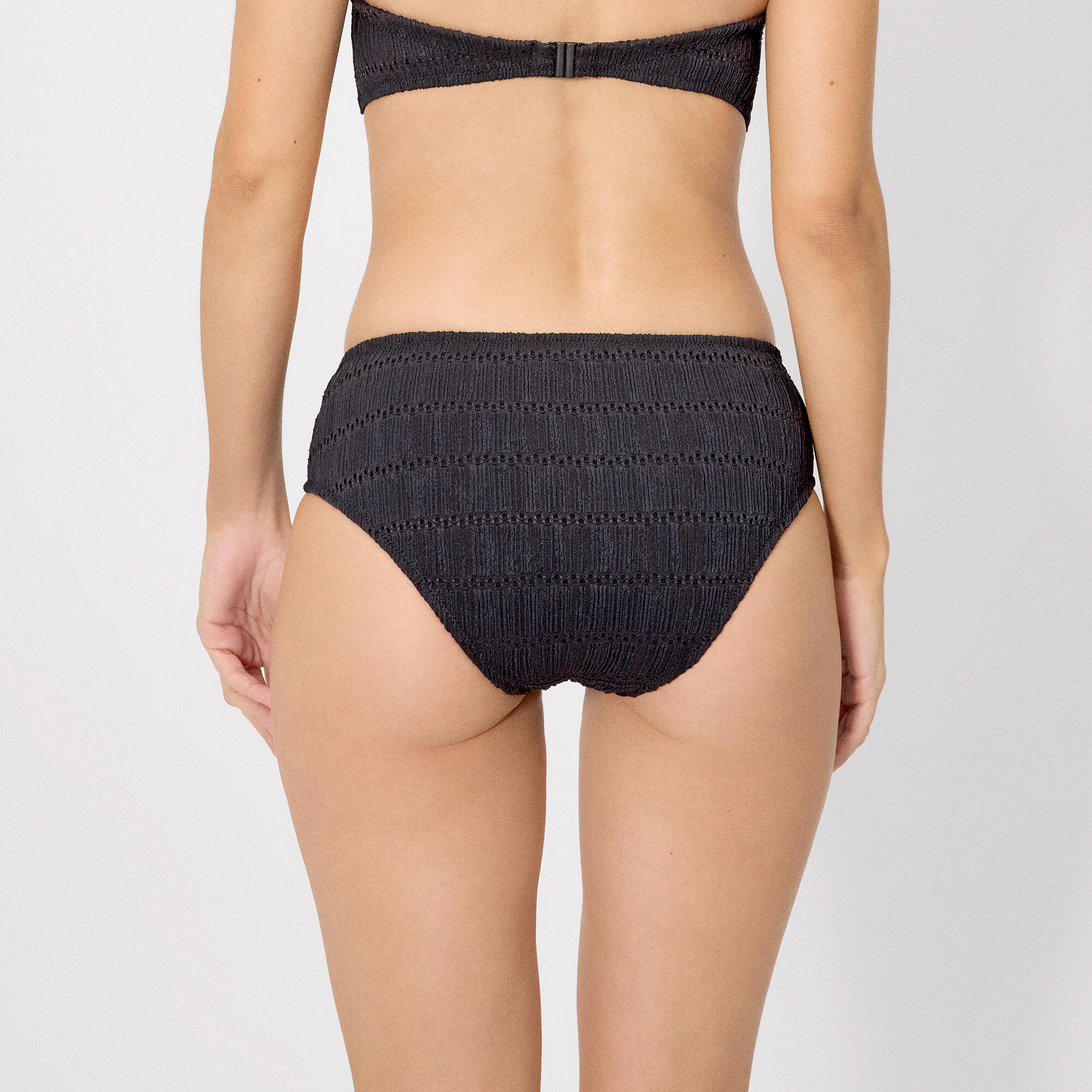 Braga bikini midi textura negro 2/4