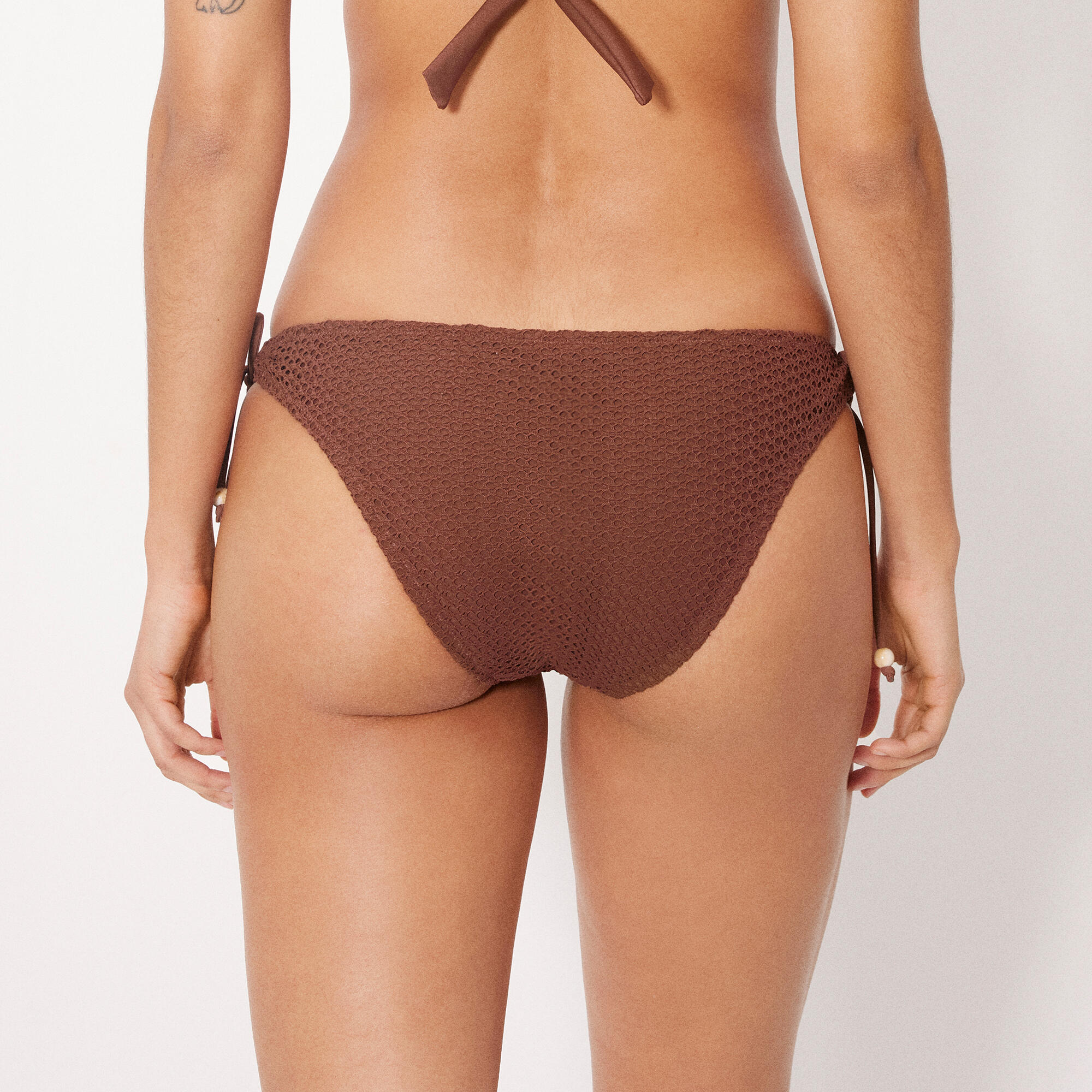 Bas de bikini marron ajouré avec fermeture à nœud 2/4