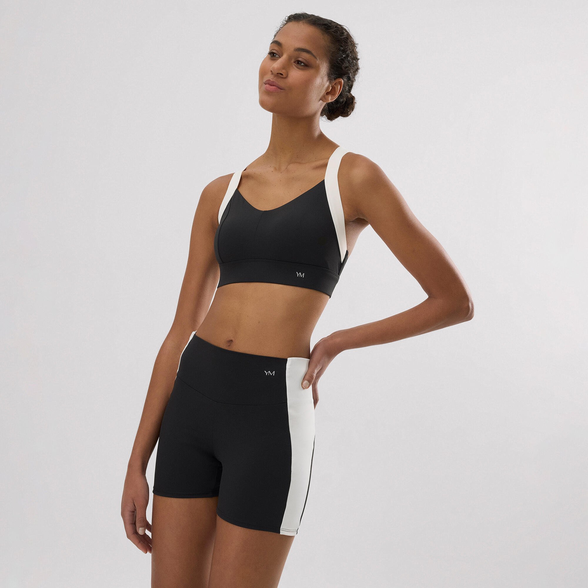 Legging de sport court noir effet push-up avec bande contrastante 3/6