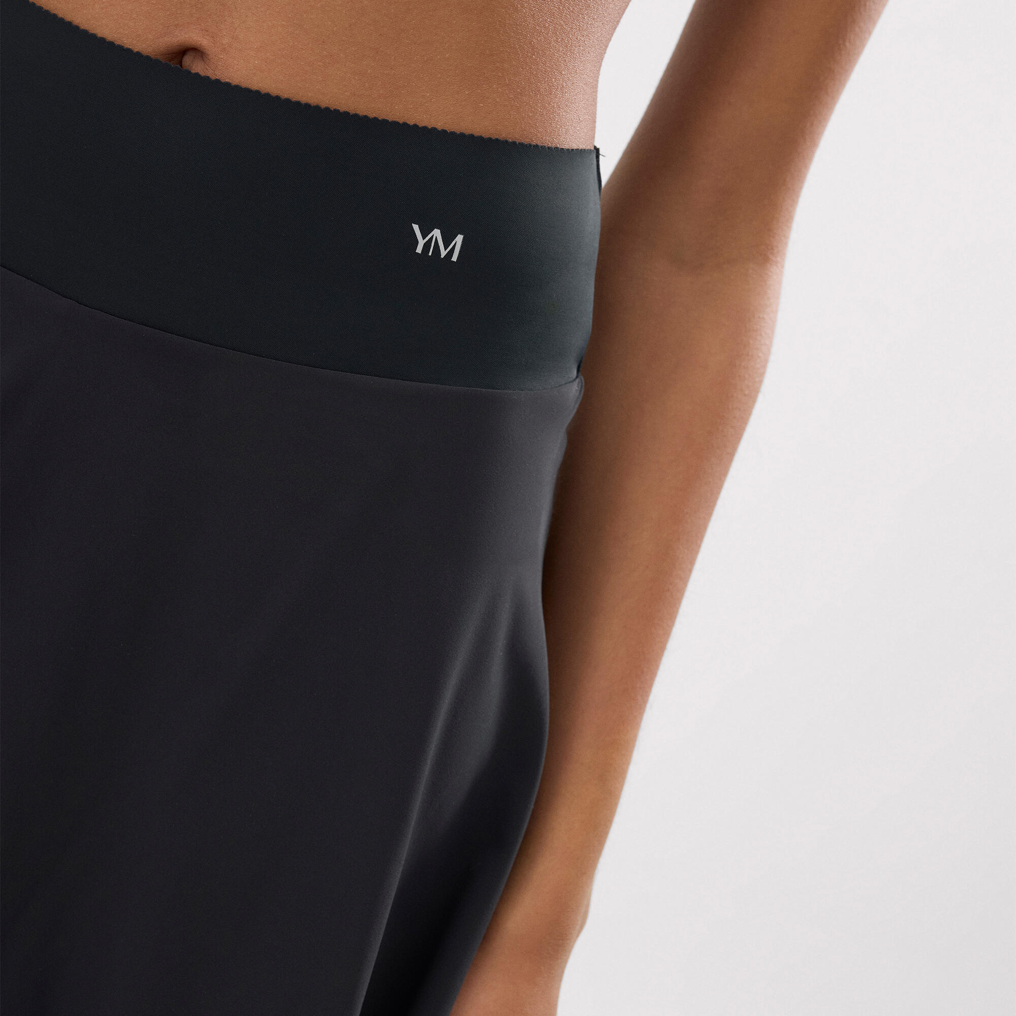 Falda deportiva Compressive con short y bolsillo interior negra 4/6