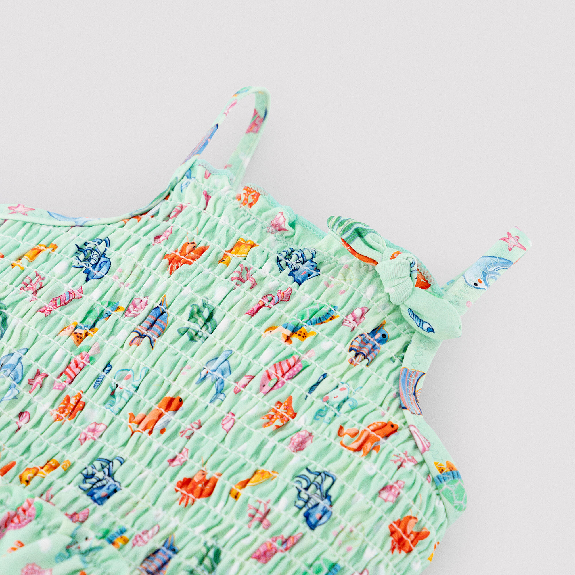 Maillot de bain bébé fille à volants et imprimé nid d'abeille à motifs de faune 3/3