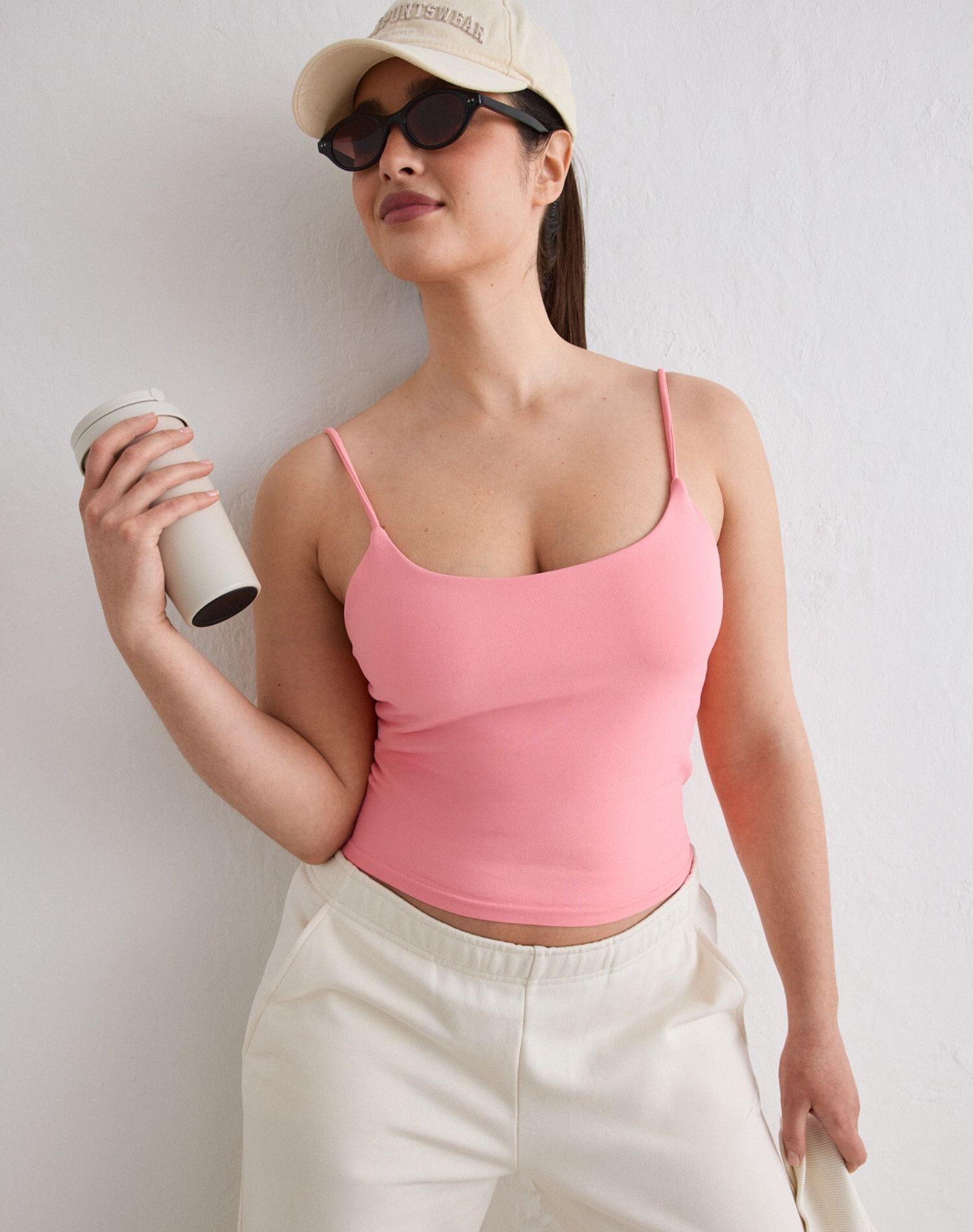 Damski top treningowy bezszwowy, modelujący, cienkie ramiączka Shape różowy
