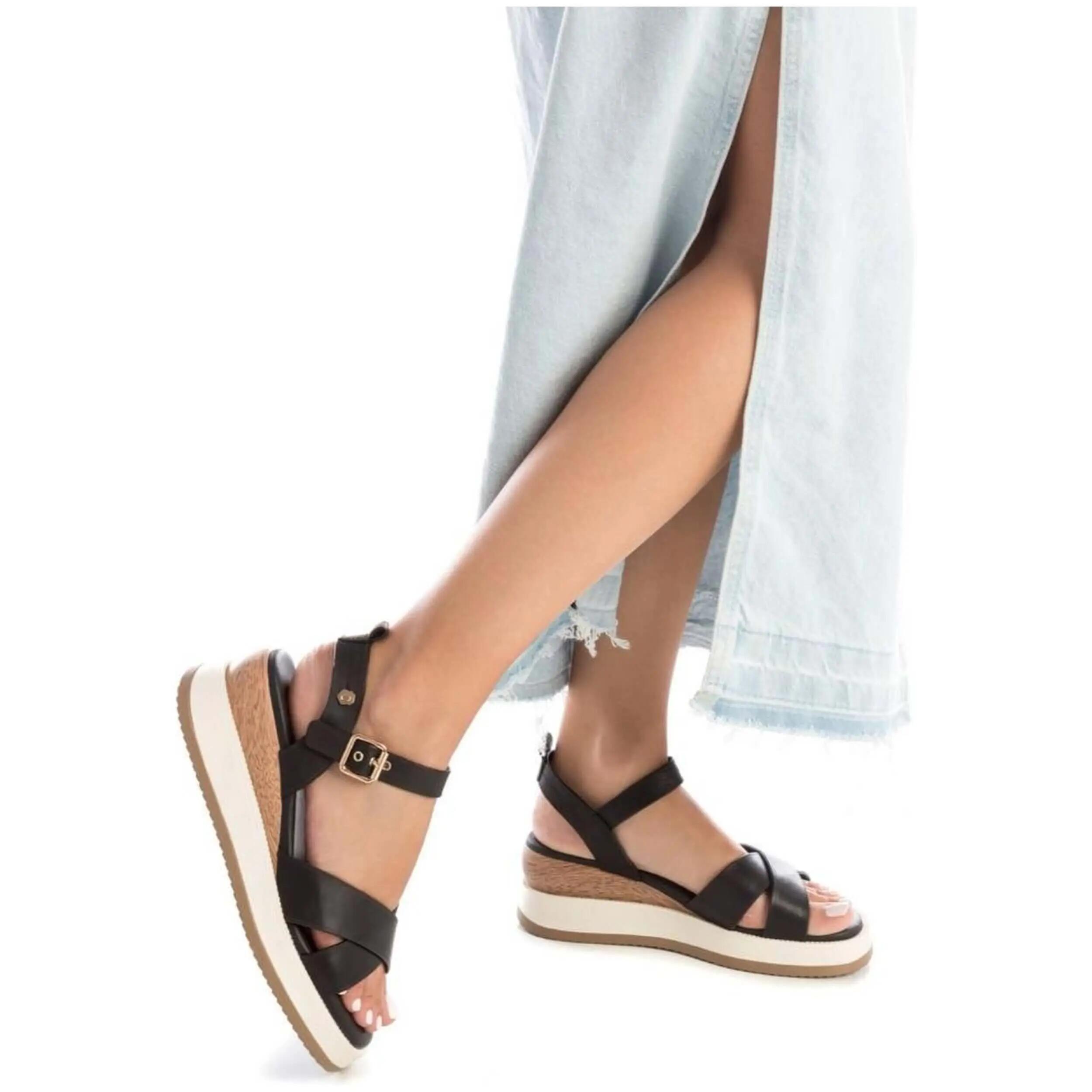 Sandalias Carmela modelo 10225-106566 para mulheres 2/4