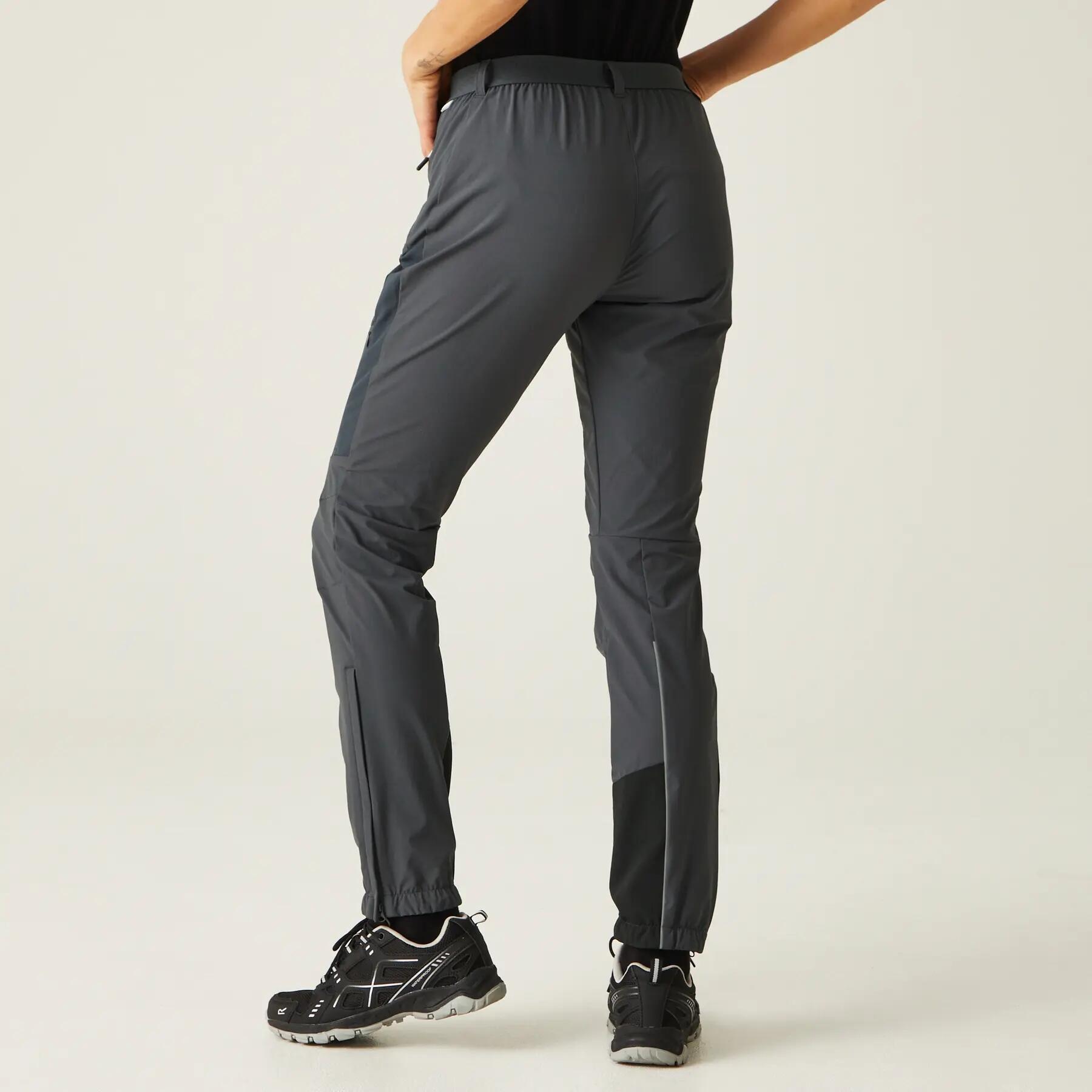 Pantaloni da trekking da donna Regatta Mountain III 5/7
