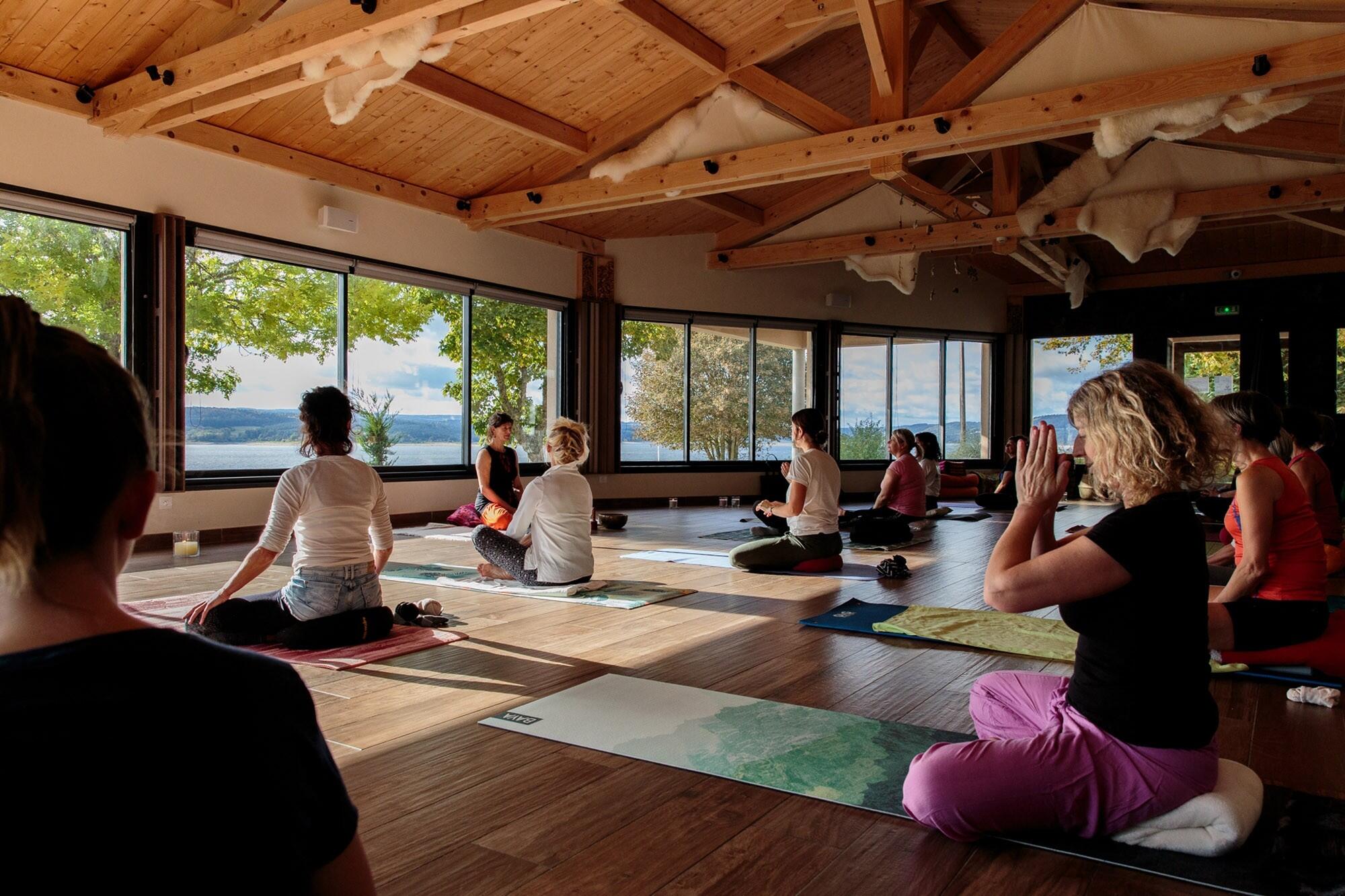 Retraite de Yoga en pleine nature au bord du Lac de Naussac 1/1