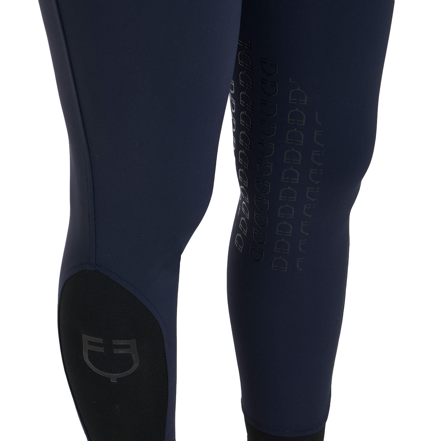 Calça feminina slim fit em tecido técnico bielástico para o verão 4/7