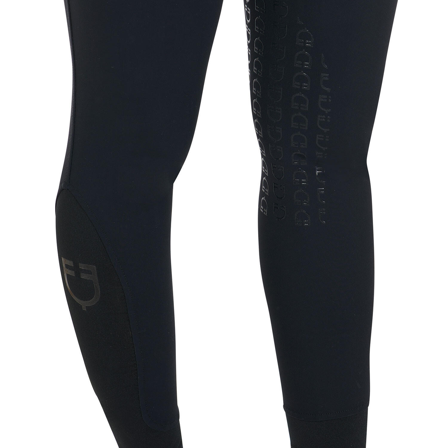 Calça feminina slim fit em tecido técnico bielástico para o verão 4/7