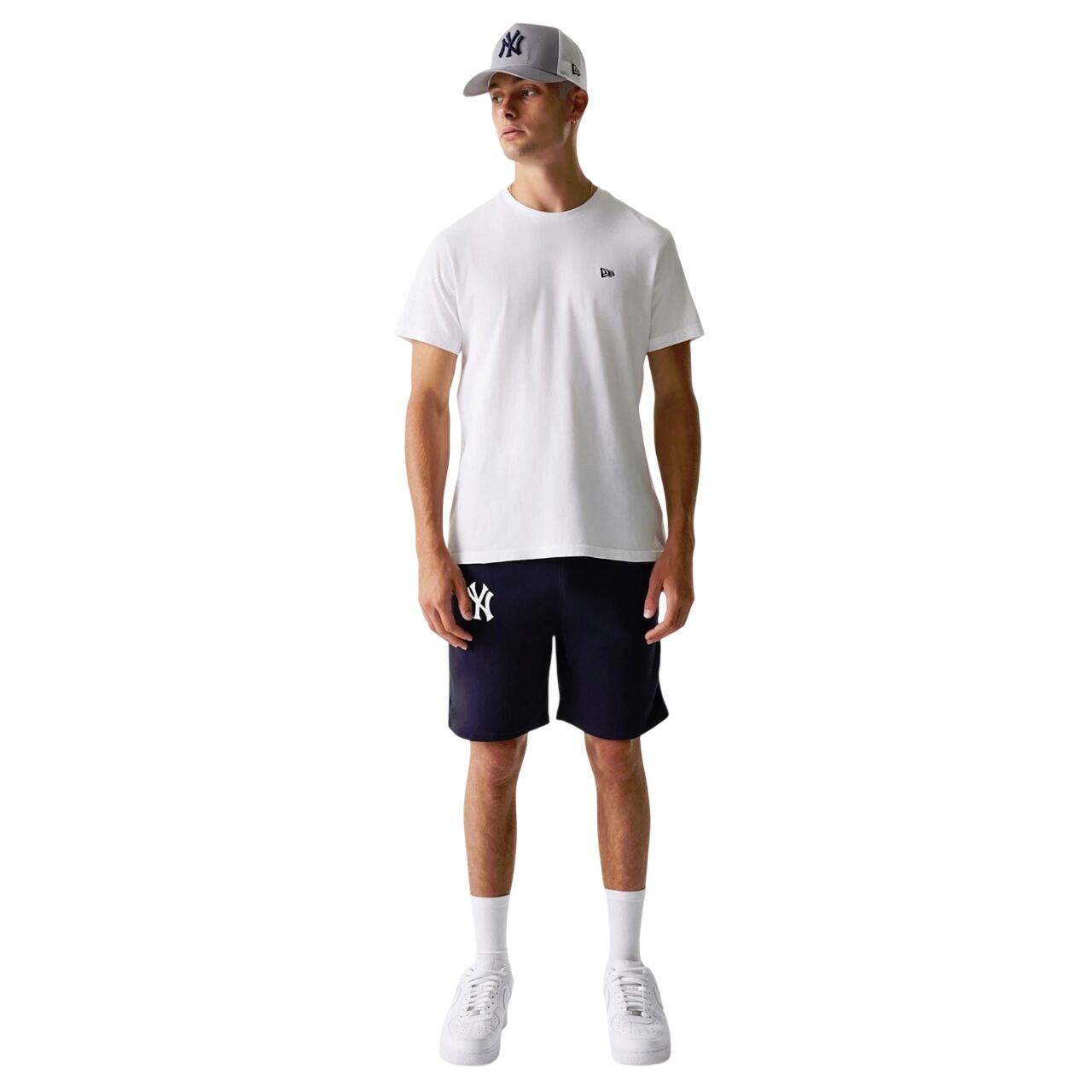 Short New York Yankees League Essential 7/7