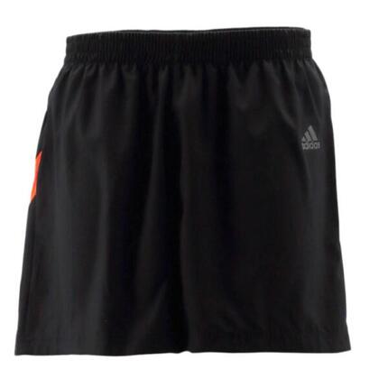 Shorts Own the Run in Schwarz