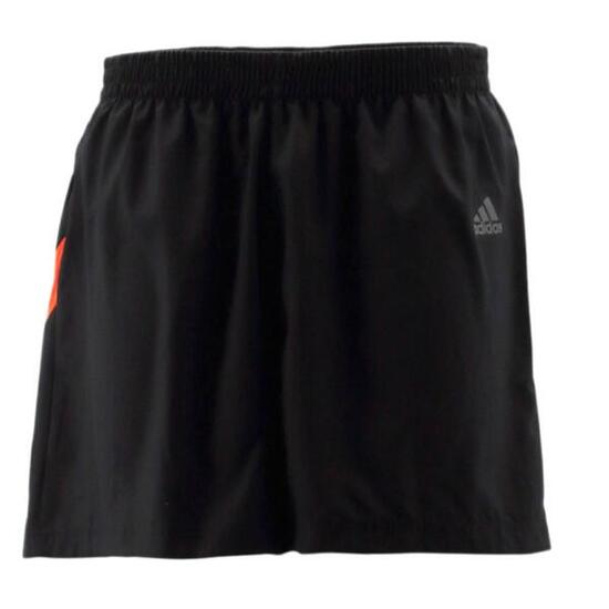 Shorts Own the Run in Schwarz
