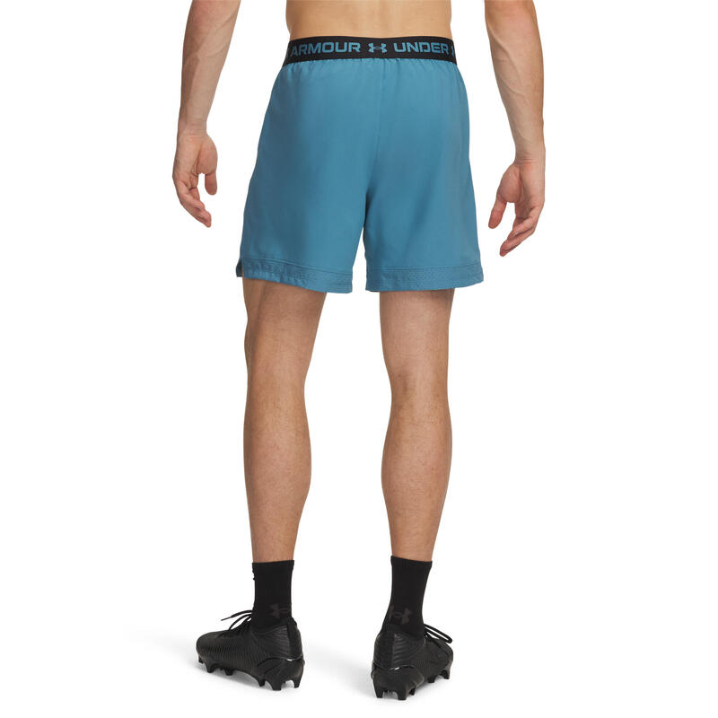 Shorts sportivi aderenti per allenamento, traspiranti e leggeri.