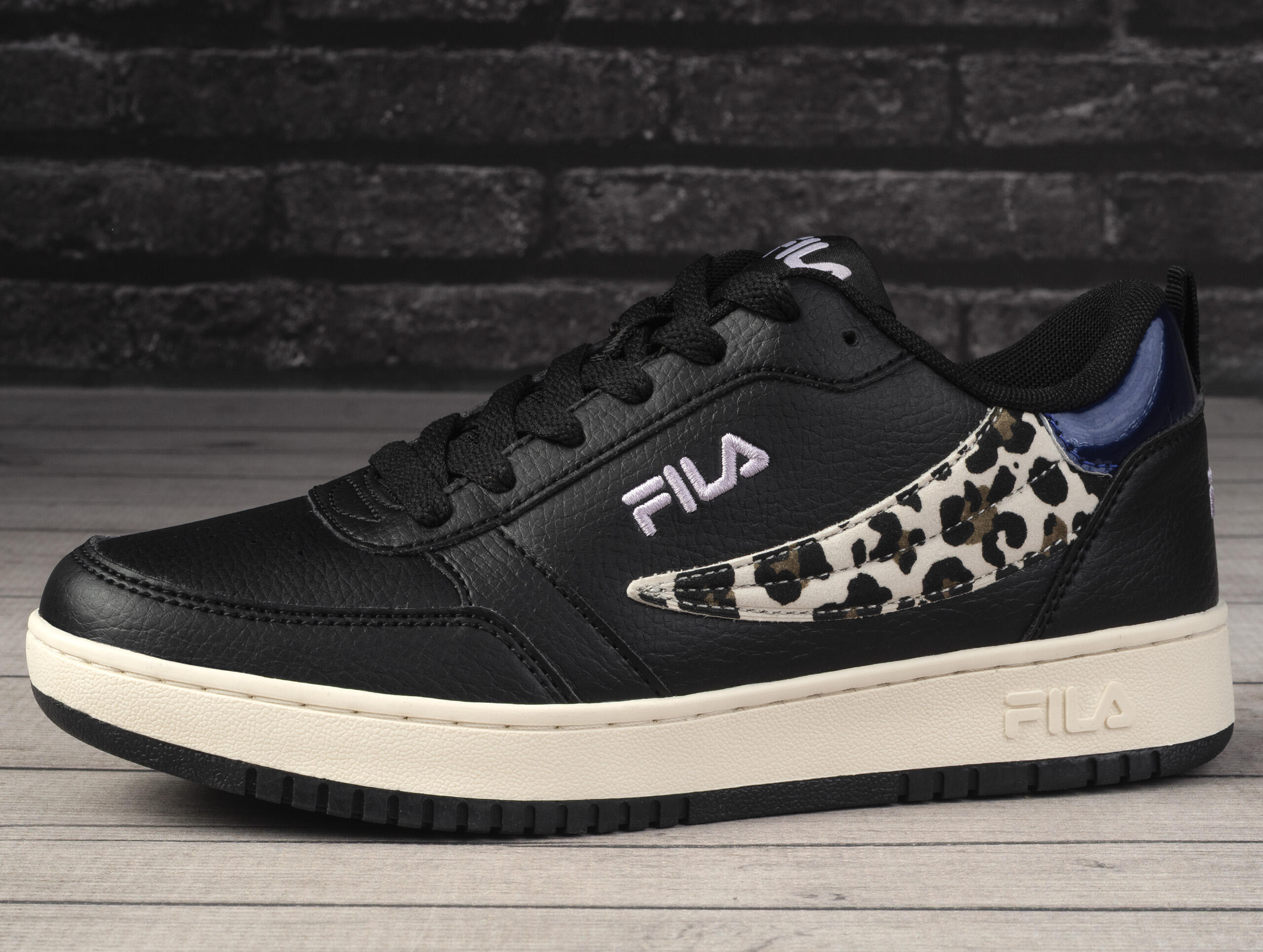 Buty damskie sportowe do chodzenia  Fila REGA NF WMN 3/6