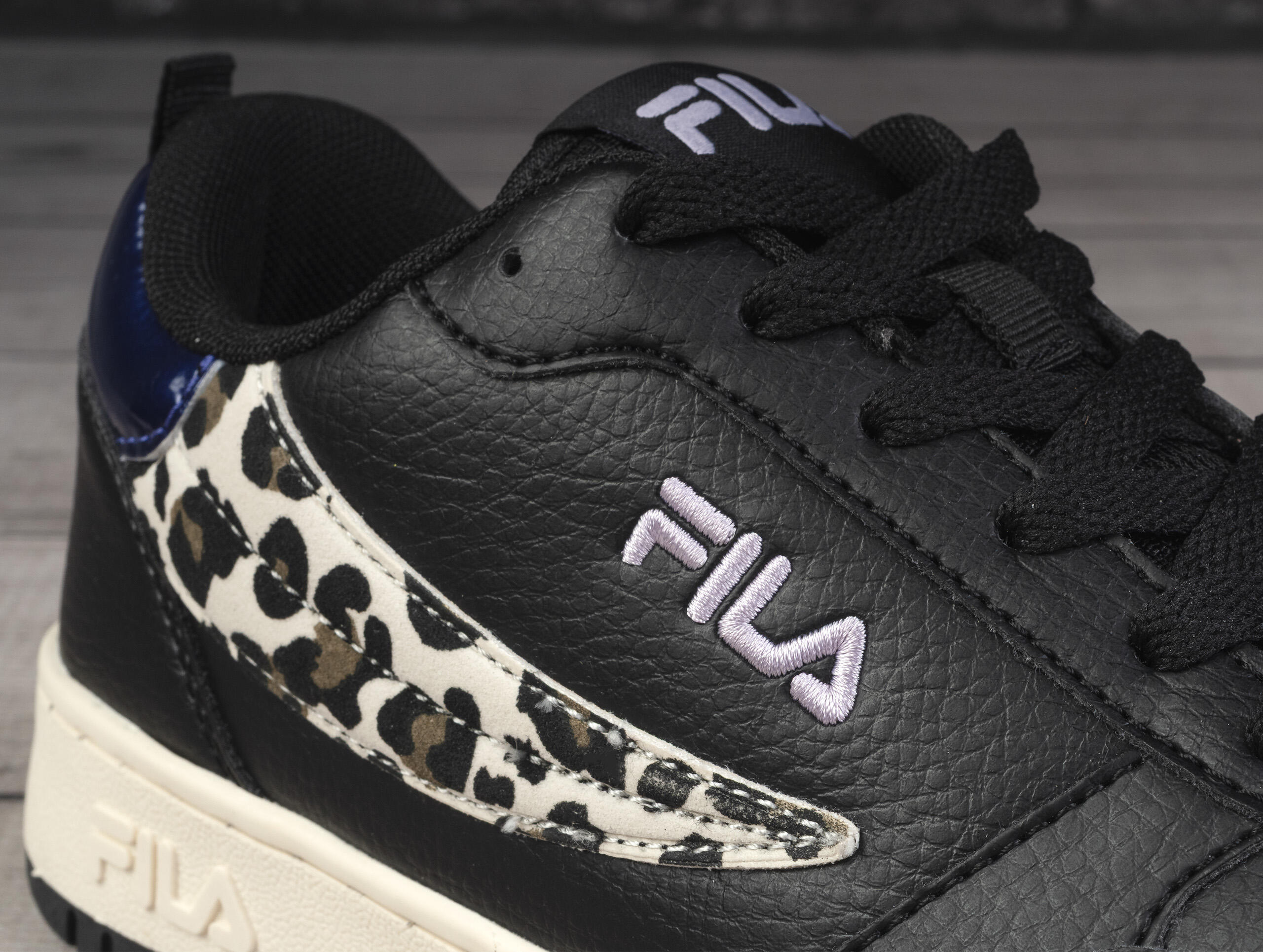 Buty damskie sportowe do chodzenia  Fila REGA NF WMN 6/6