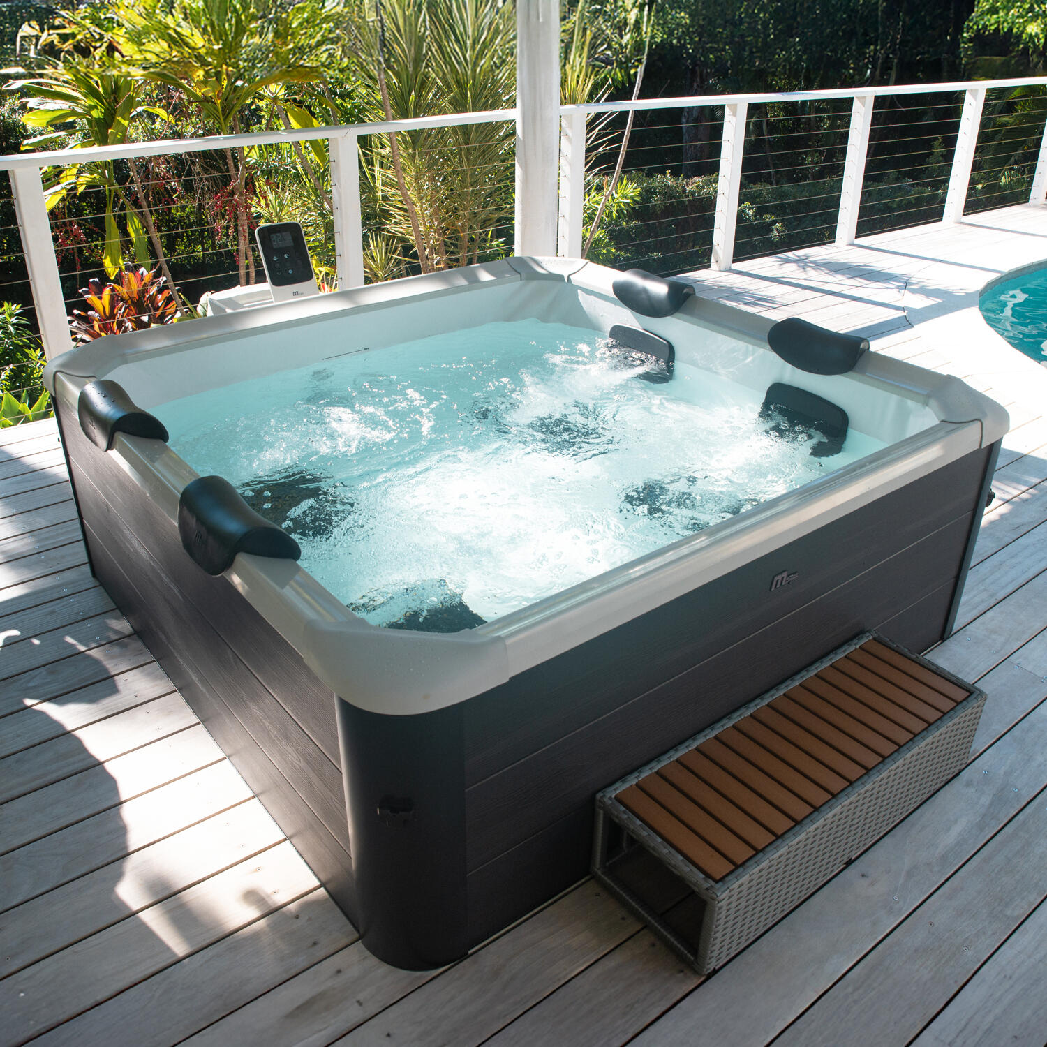 Spa rigide connecté carré 180cm OSLO AERO PLUS - 6 places 2/7