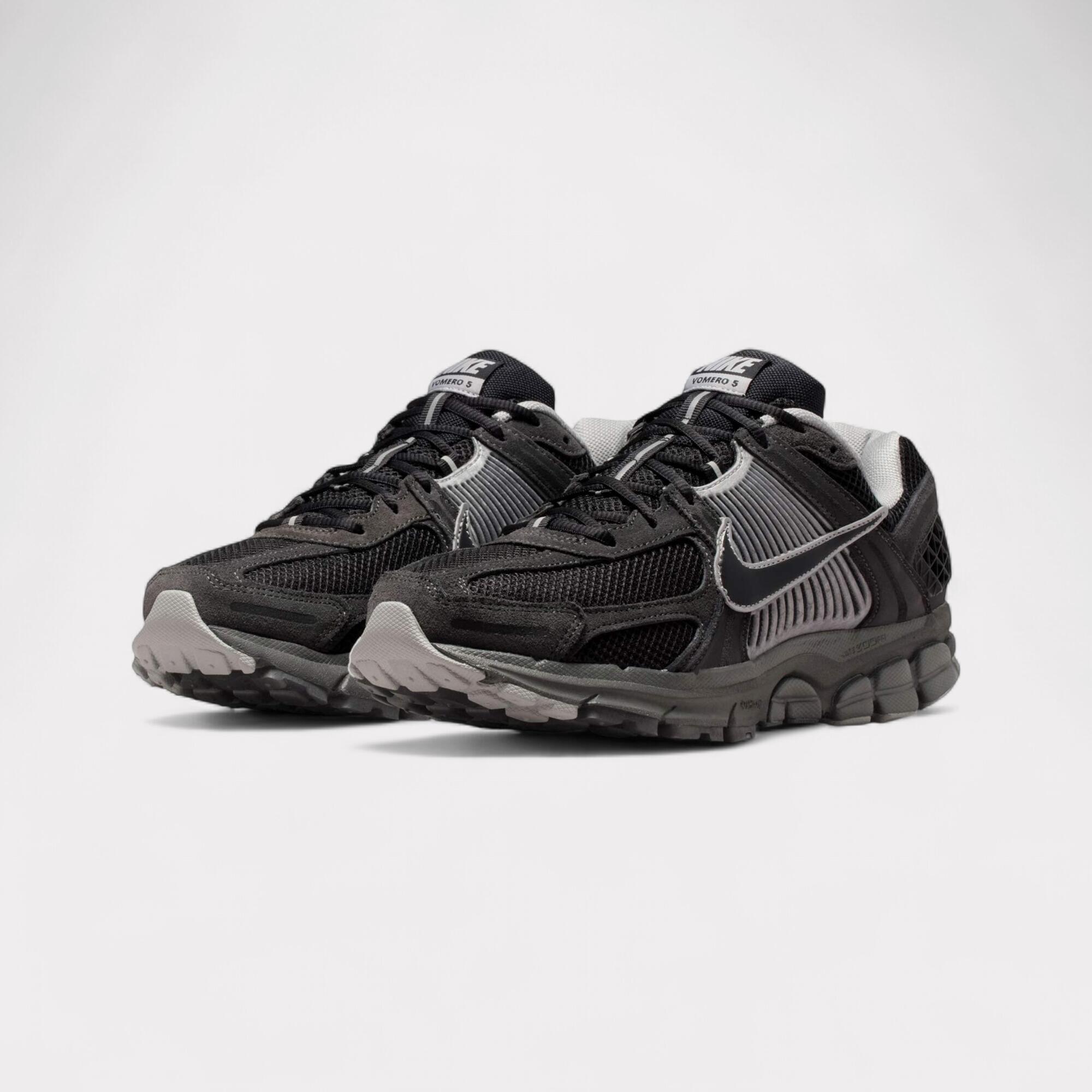 Baskets Nike Zoom Vomero 5 Noires 2/7
