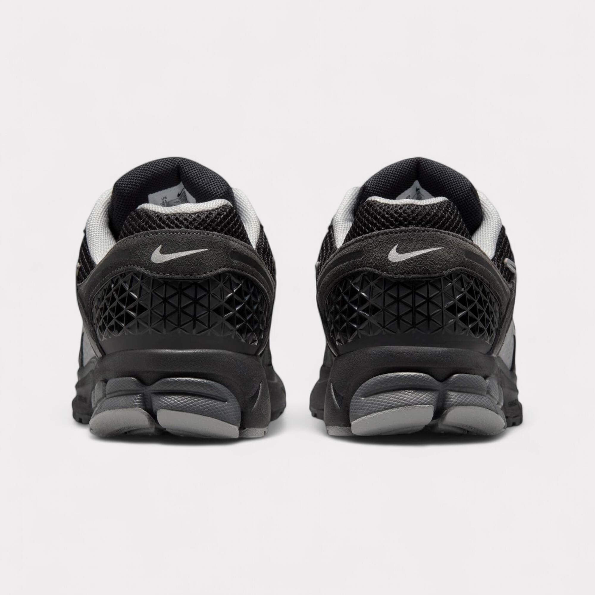Baskets Nike Zoom Vomero 5 Noires 5/7