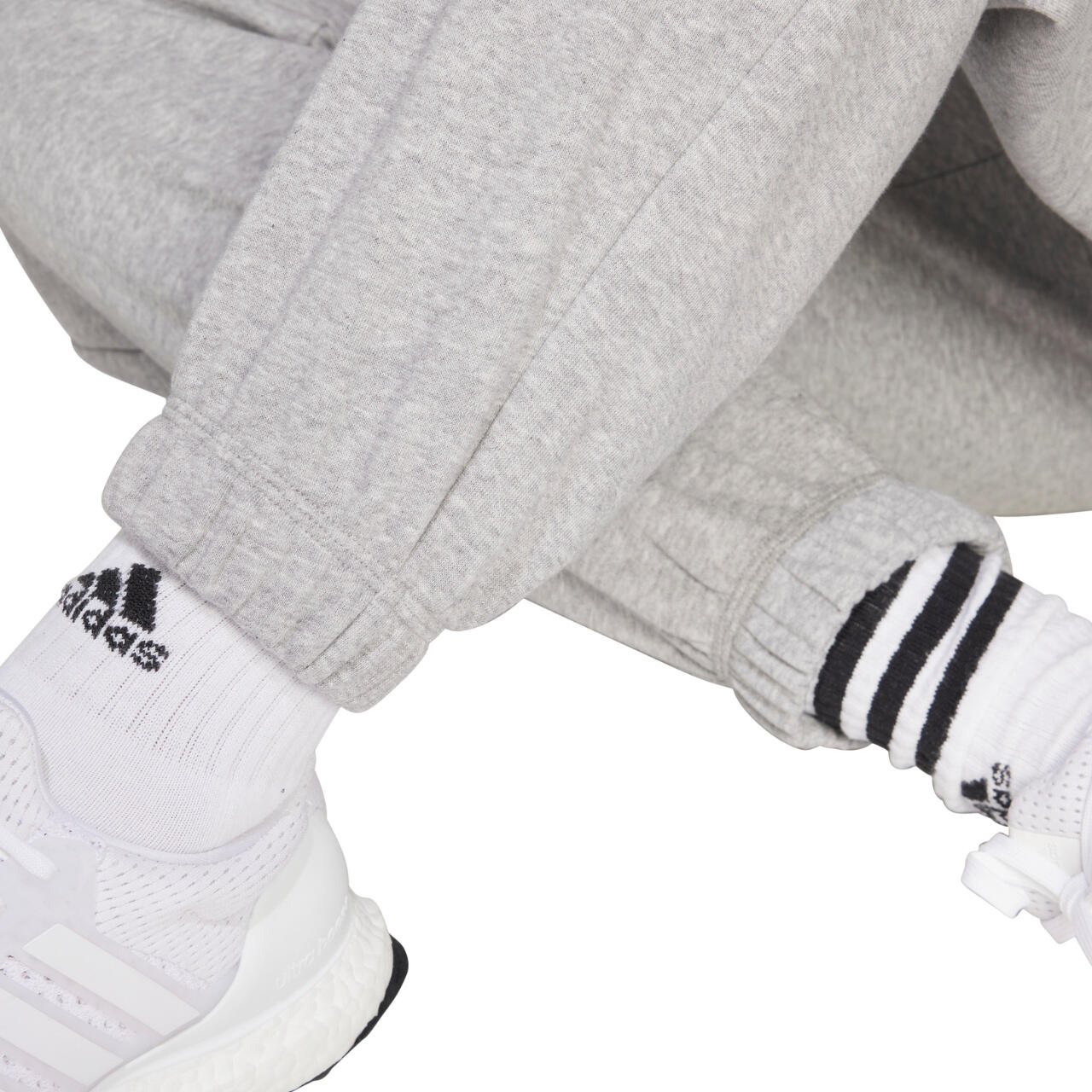 Adidas Essentials Linear French Terry Cuffed damesbroek 4/5