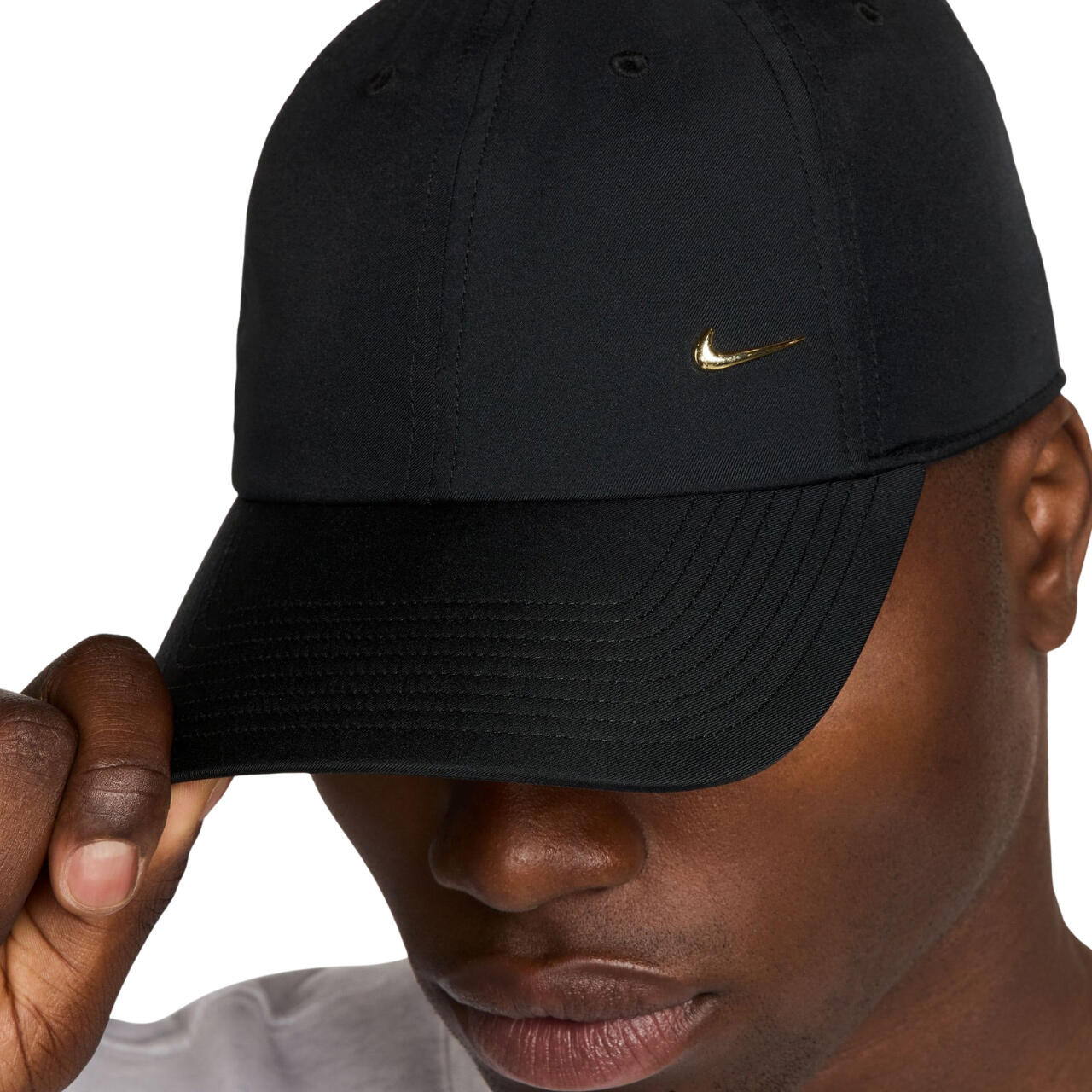 Boné unissexo com pala Nike Dri-FIT Club 6/7