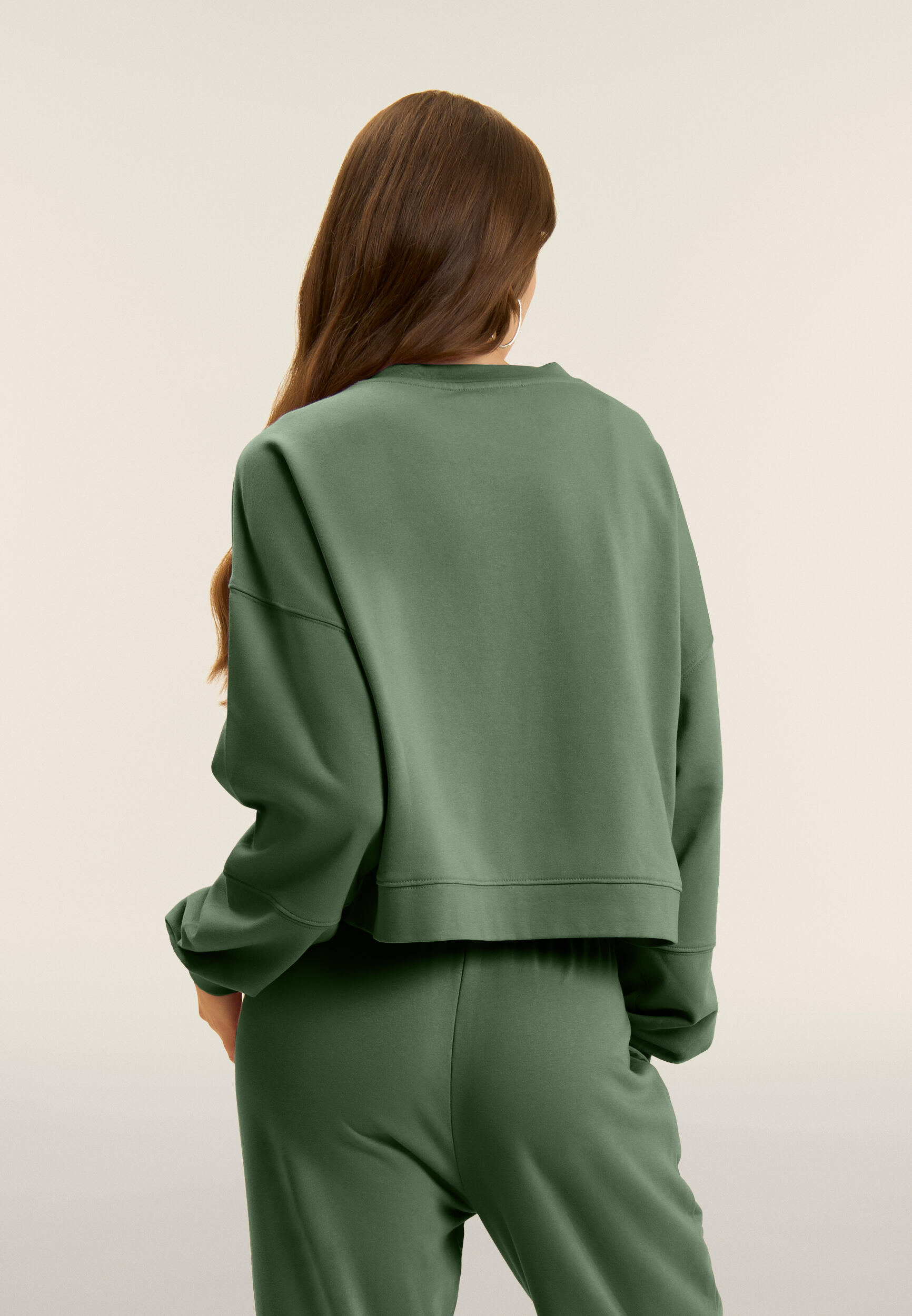 Felpa Cropped con stampa "FLOW" e borchie 3/5