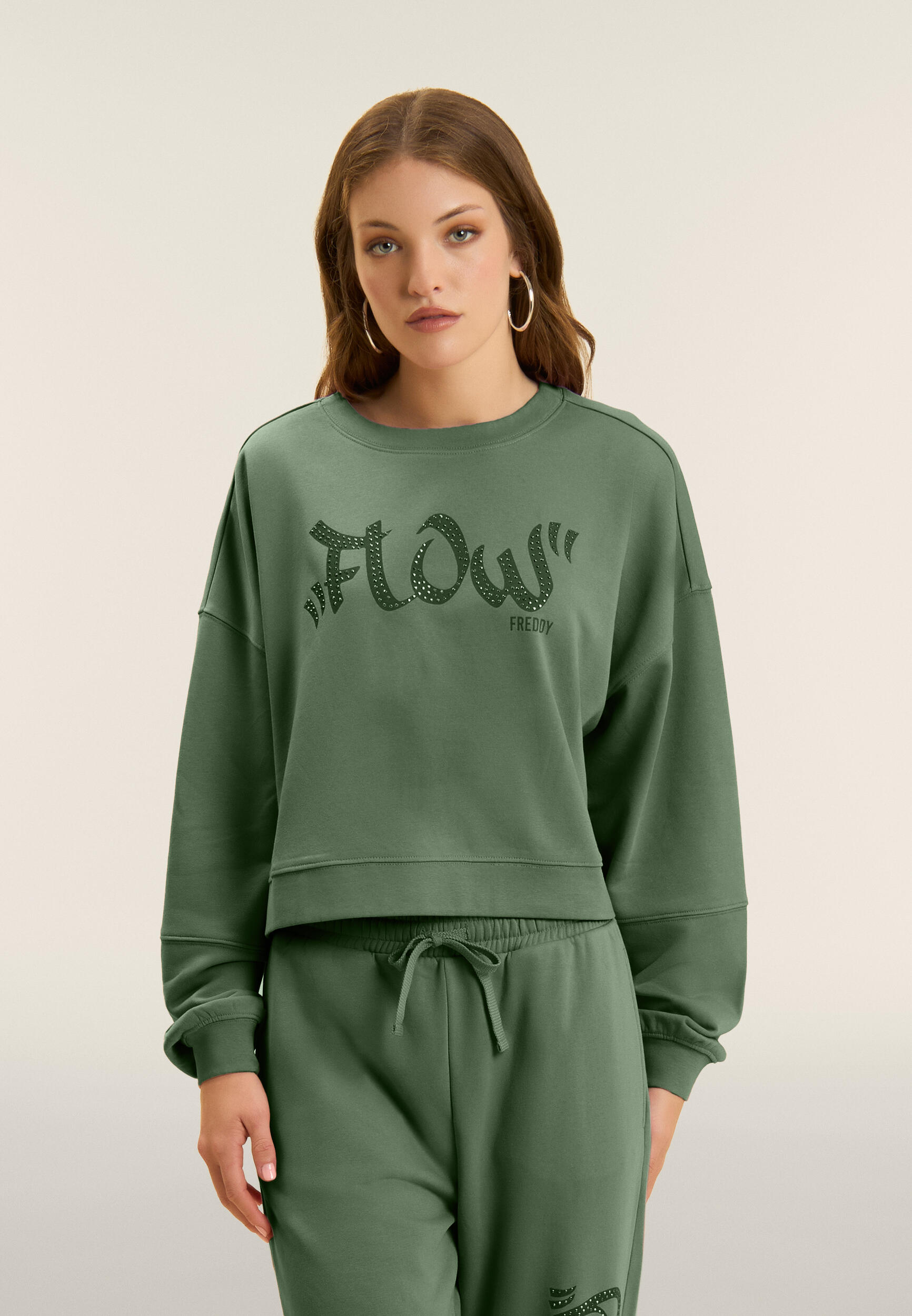 Felpa Cropped con stampa "FLOW" e borchie 2/5