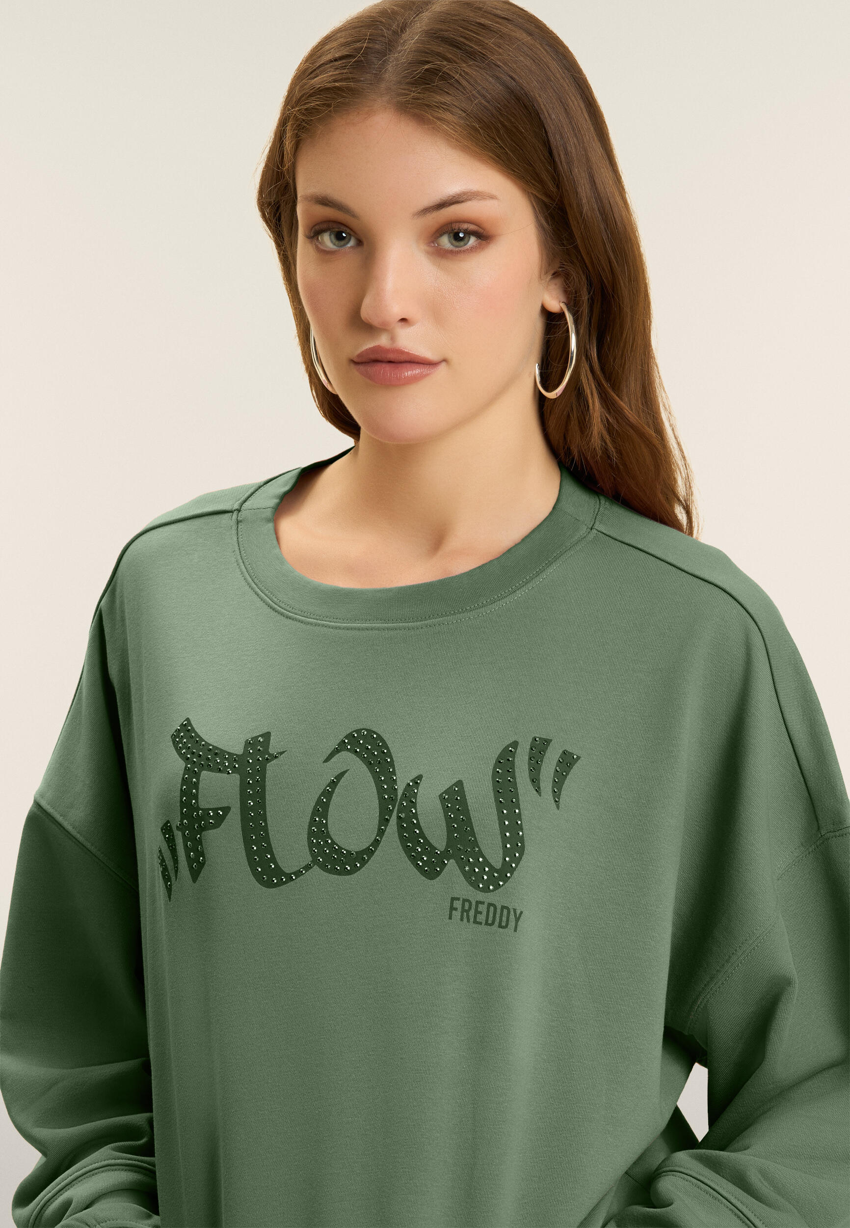 Felpa Cropped con stampa "FLOW" e borchie 4/5