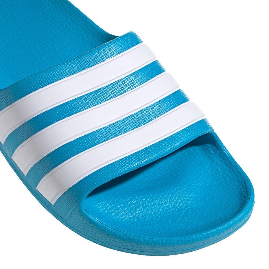 (GS) adidas Adilette Aqua Slides 'Solar Blue' — foto 4