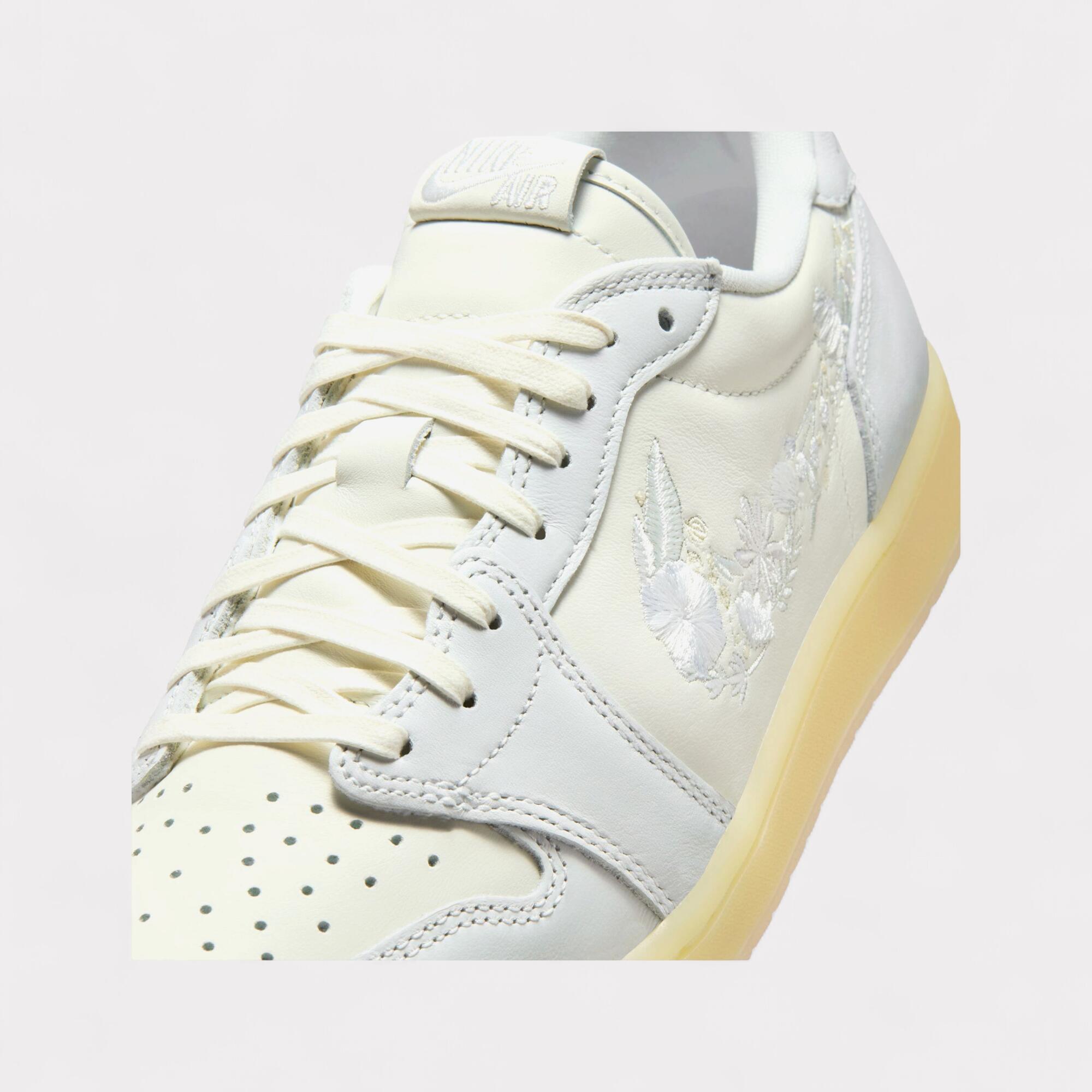 Air Jordan 1 Low OG - Rabbit Floral Swoosh 7/7