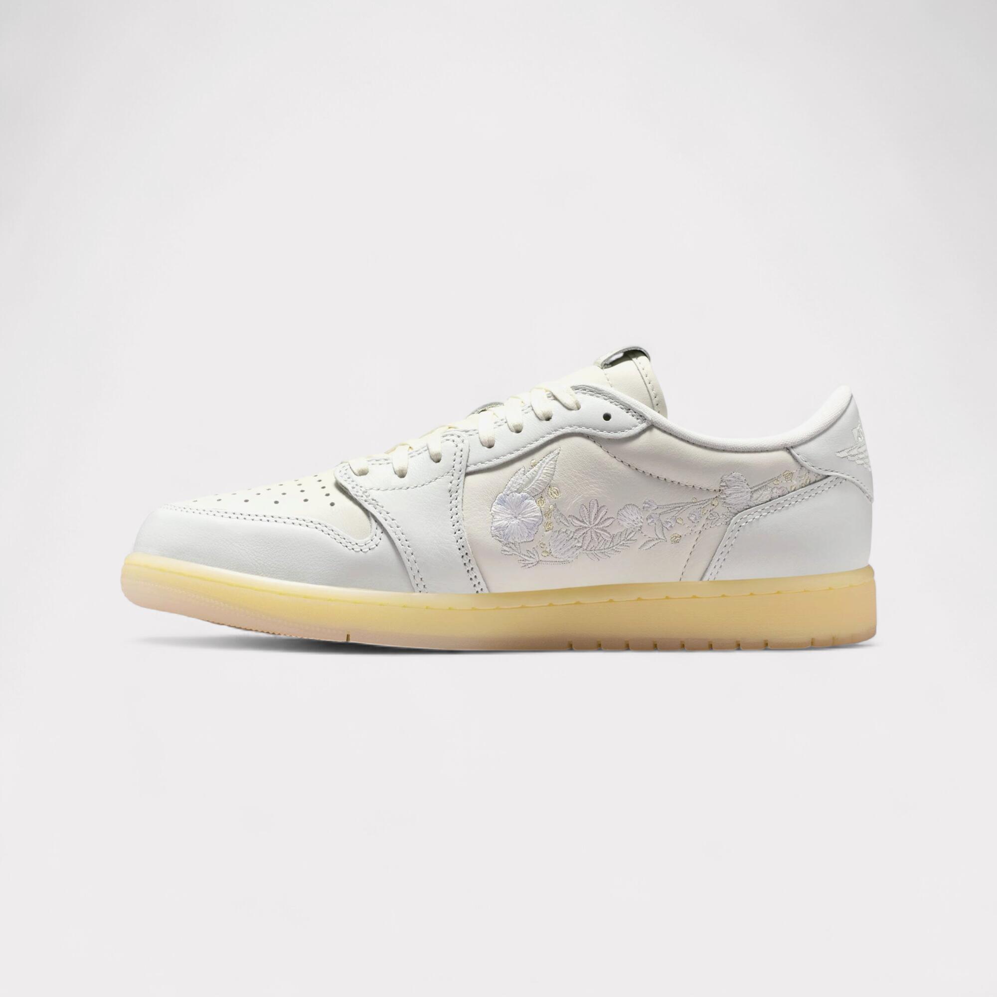 Air Jordan 1 Low OG - Rabbit Floral Swoosh 3/7