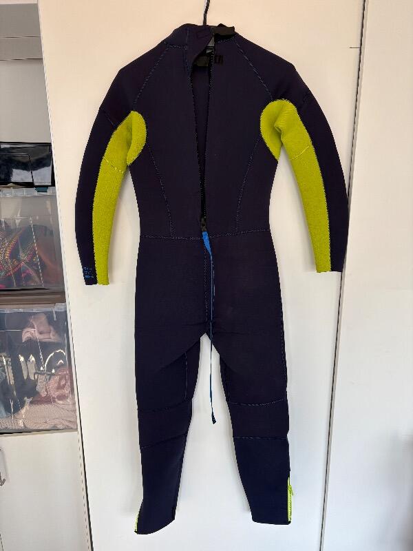 Tussen Particulieren - 14 jaar oud wetsuit 2/7