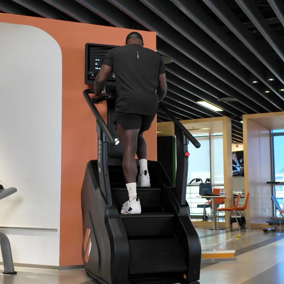 XL+ Stair Climber 27" HD Touchscreen 3/7