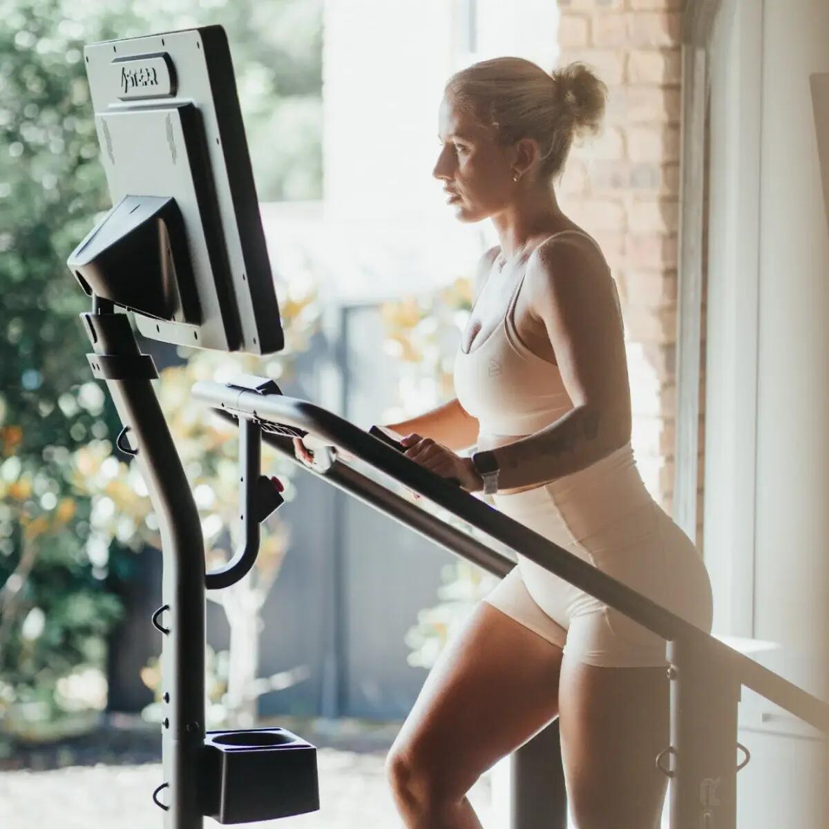 Classic+ Stair Climber 27" HD Touchscreen 6/7