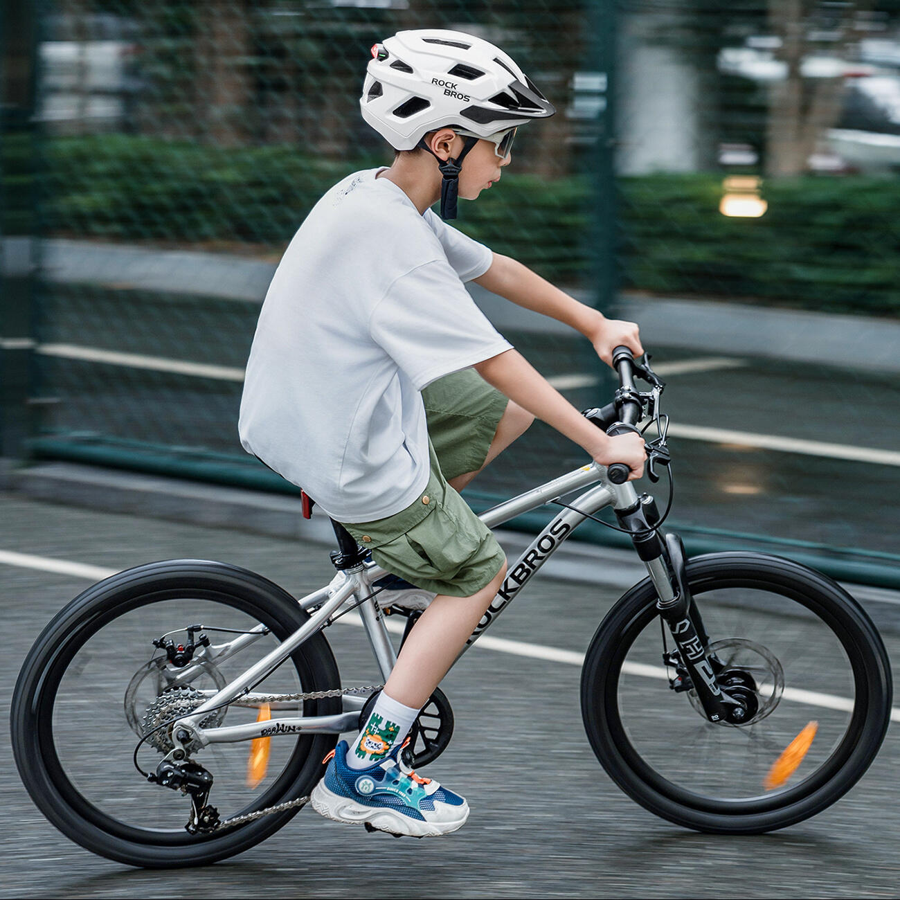 Dětská cyklistická helma Rockbros s odnímatelným kšiltem 2/7