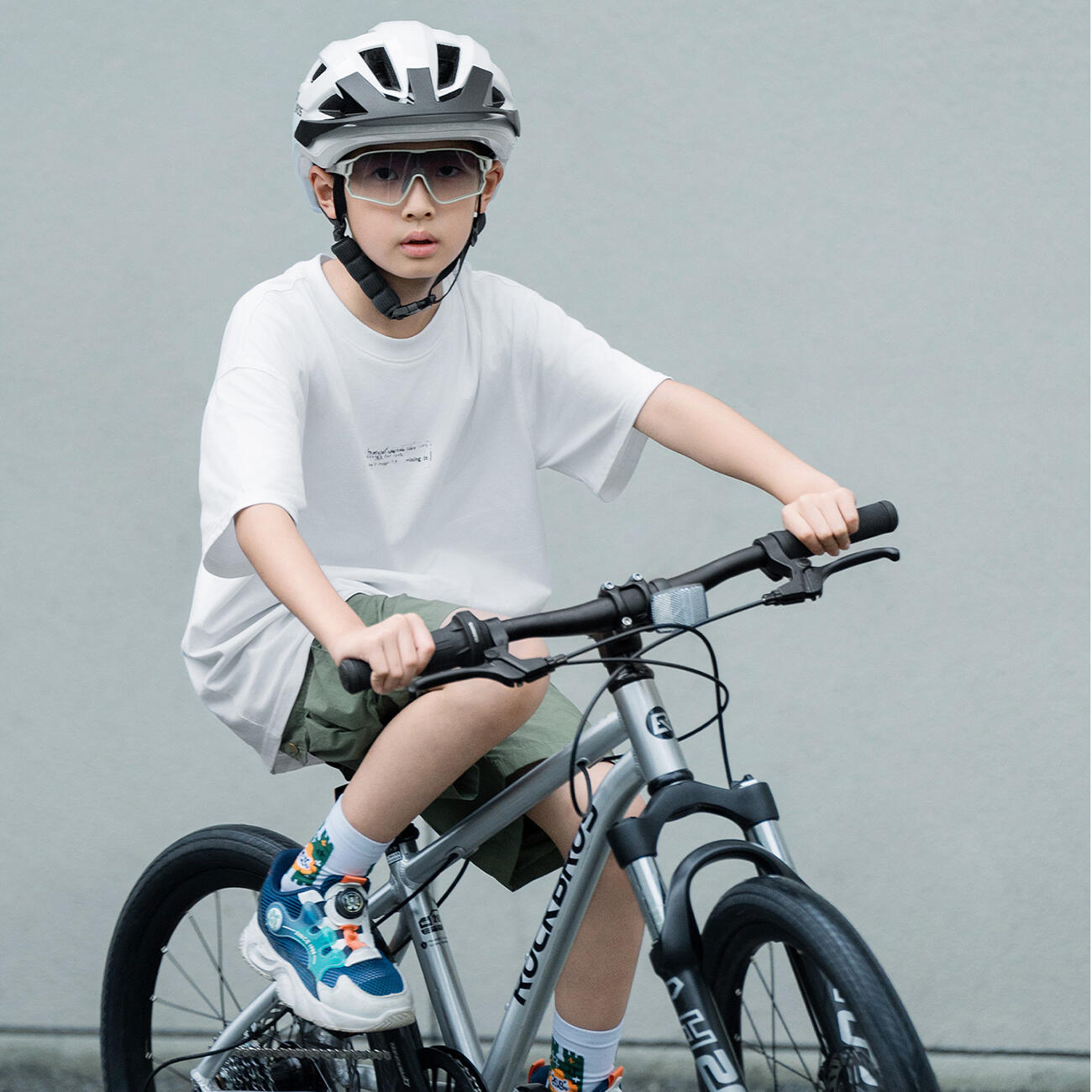 Dětská cyklistická helma Rockbros s odnímatelným kšiltem 4/7