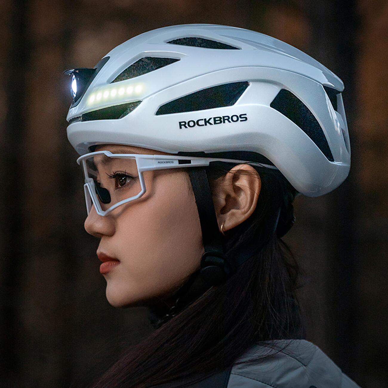Casco da bici Rockbros con illuminazione multidirezionale integrata 3/7
