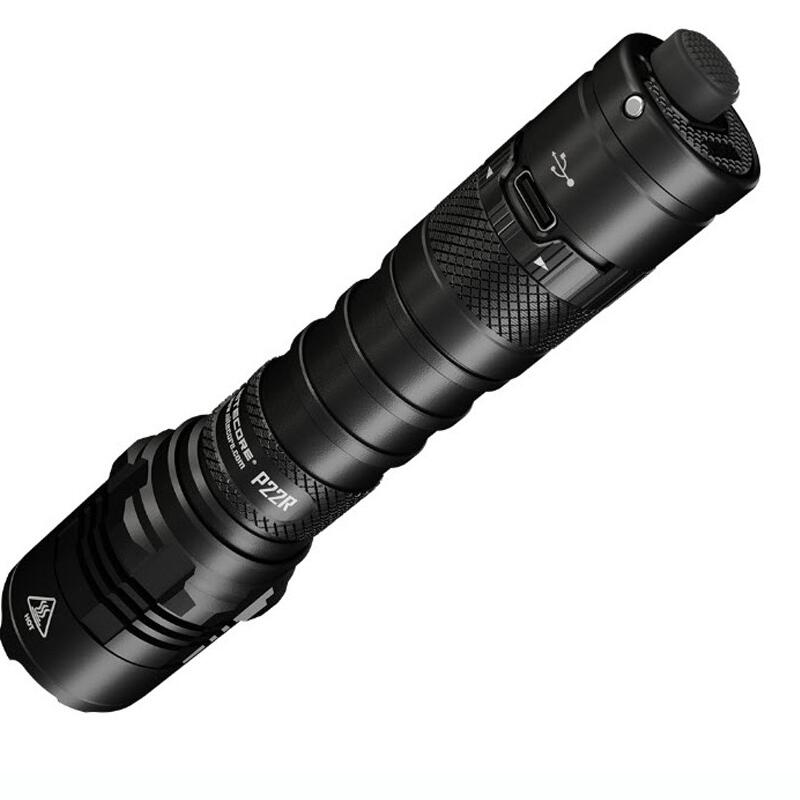 Taschenlampe P22R taktische wiederaufladbare 1800 Lumen - Schwarz