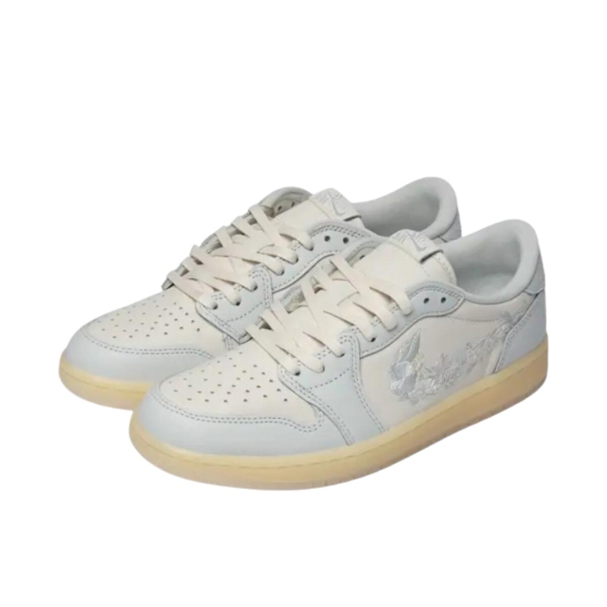Chaussures  1 Retro Low OG Rabbit Floral Swoosh 2/4