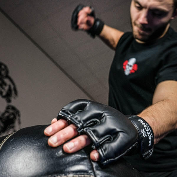 MMA Handschuhe - Größe M/L - 2 Stück - Schwarz - 20cm - 13cm - PU Leder