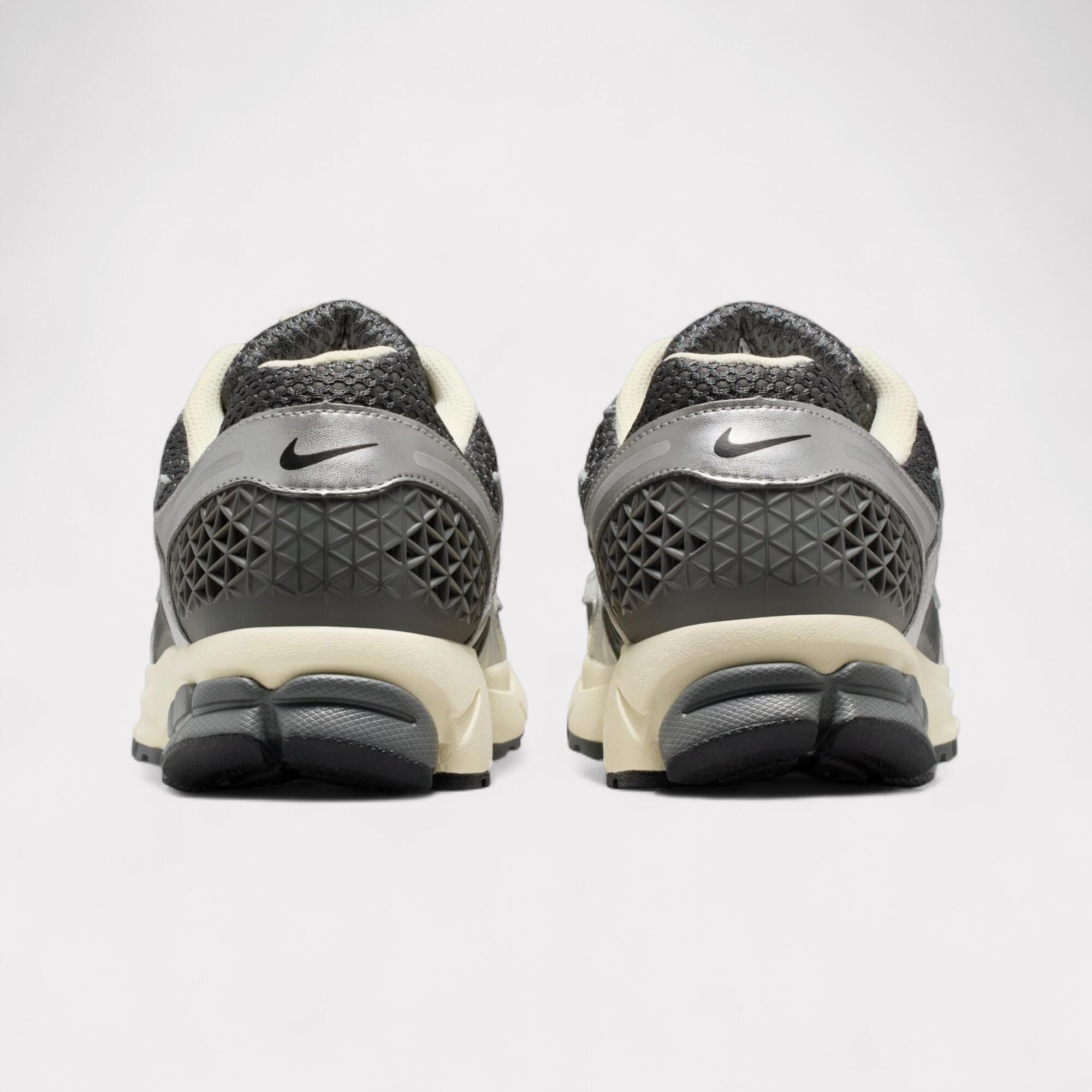 Zapatillas Nike Zoom Vomero 5 Gris 4/7
