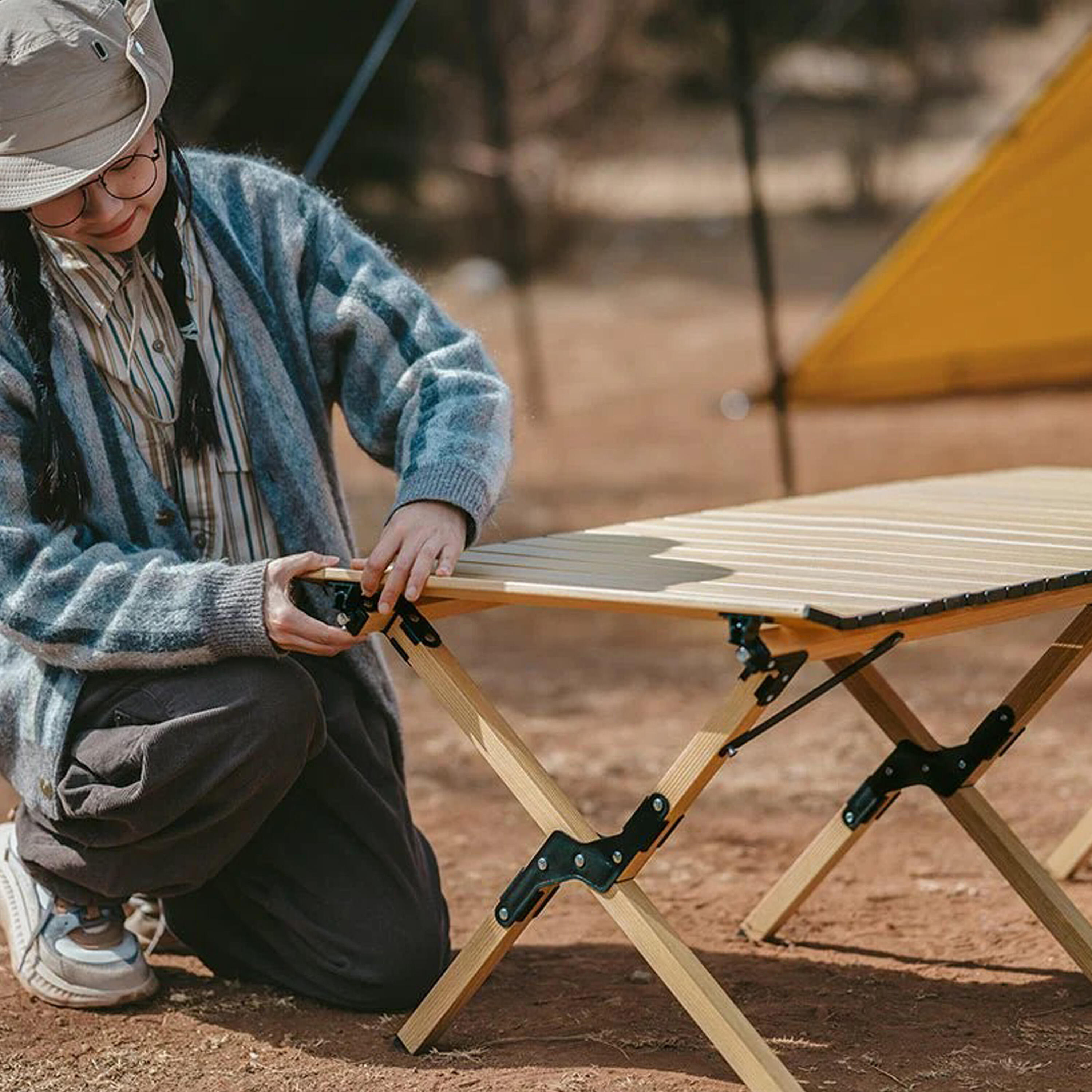 NATUREHIKE Star Jane L01 XL Roll-Up Camping Table - Oak Finish