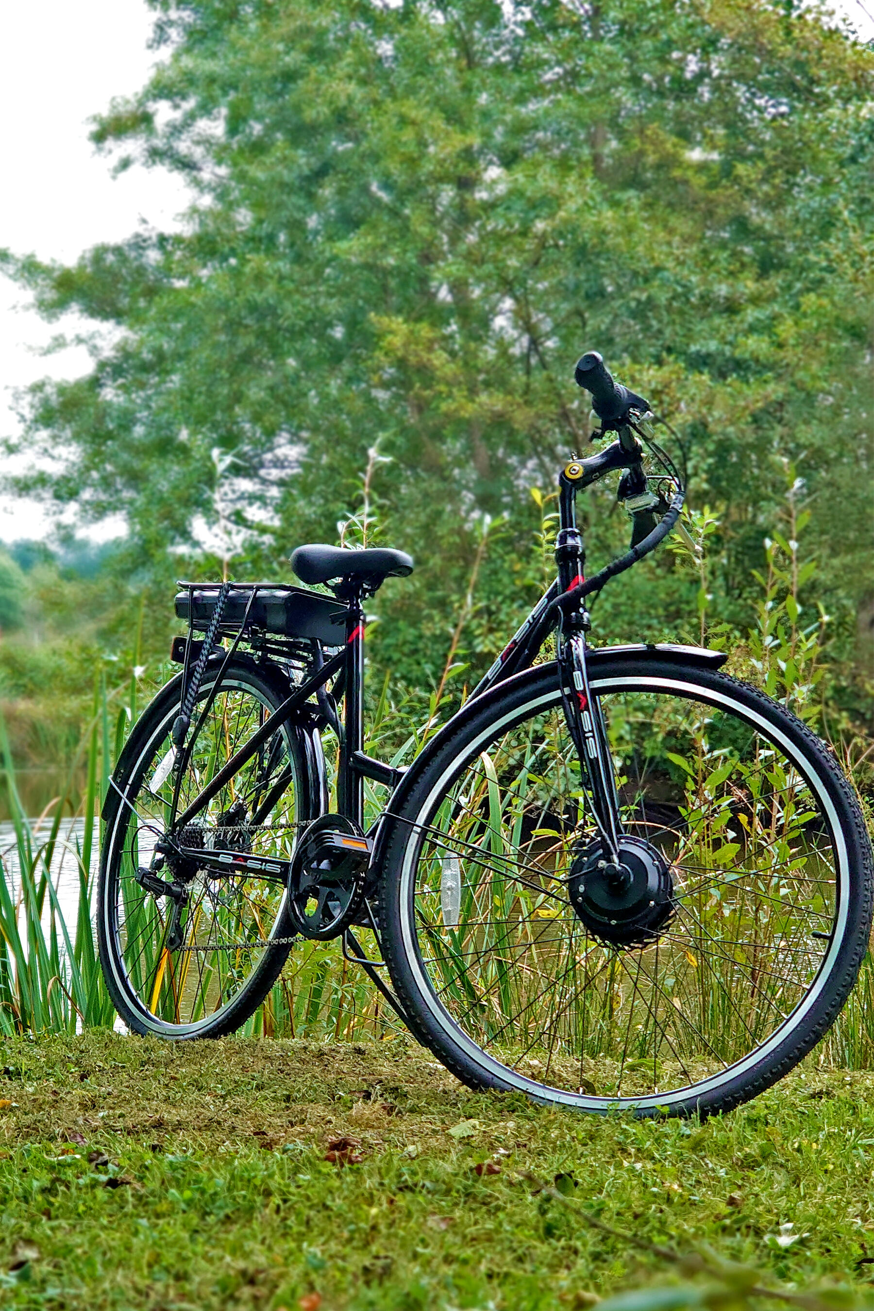 Basis Hybrid Full Size Folding Electric Bike 700c Wheel Black/Red 9.6Ah 2/5