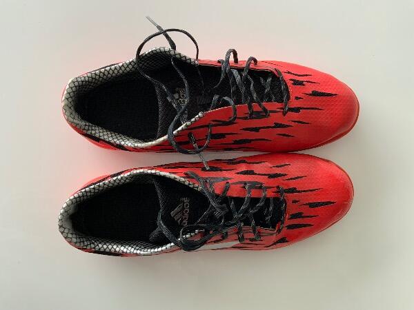 Entre Particuliers - Chaussures de football adidas rouges 6/7