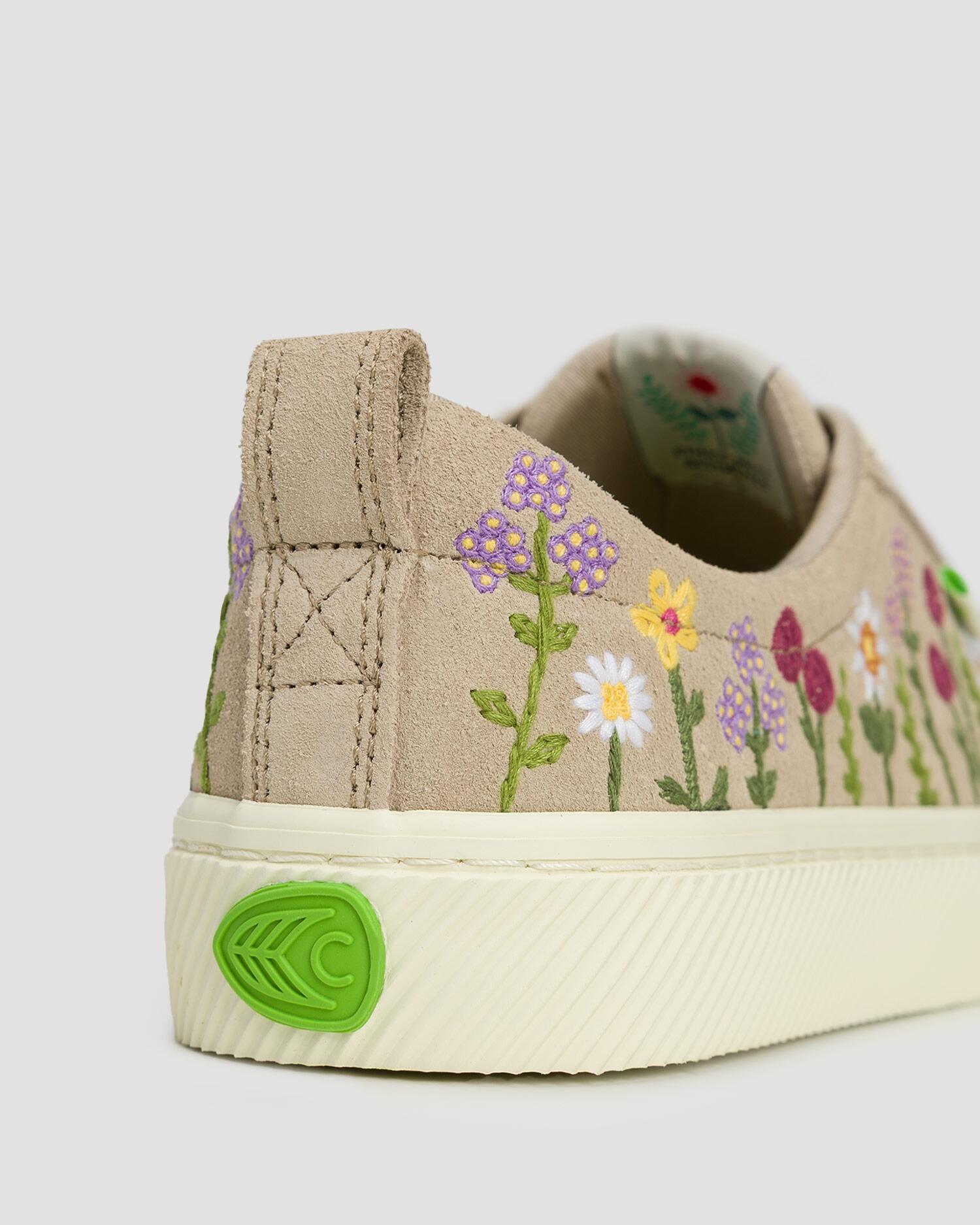 Trampki zamszowe Cariuma OCA Low Rose Suede Embroidered Flowers 7/7