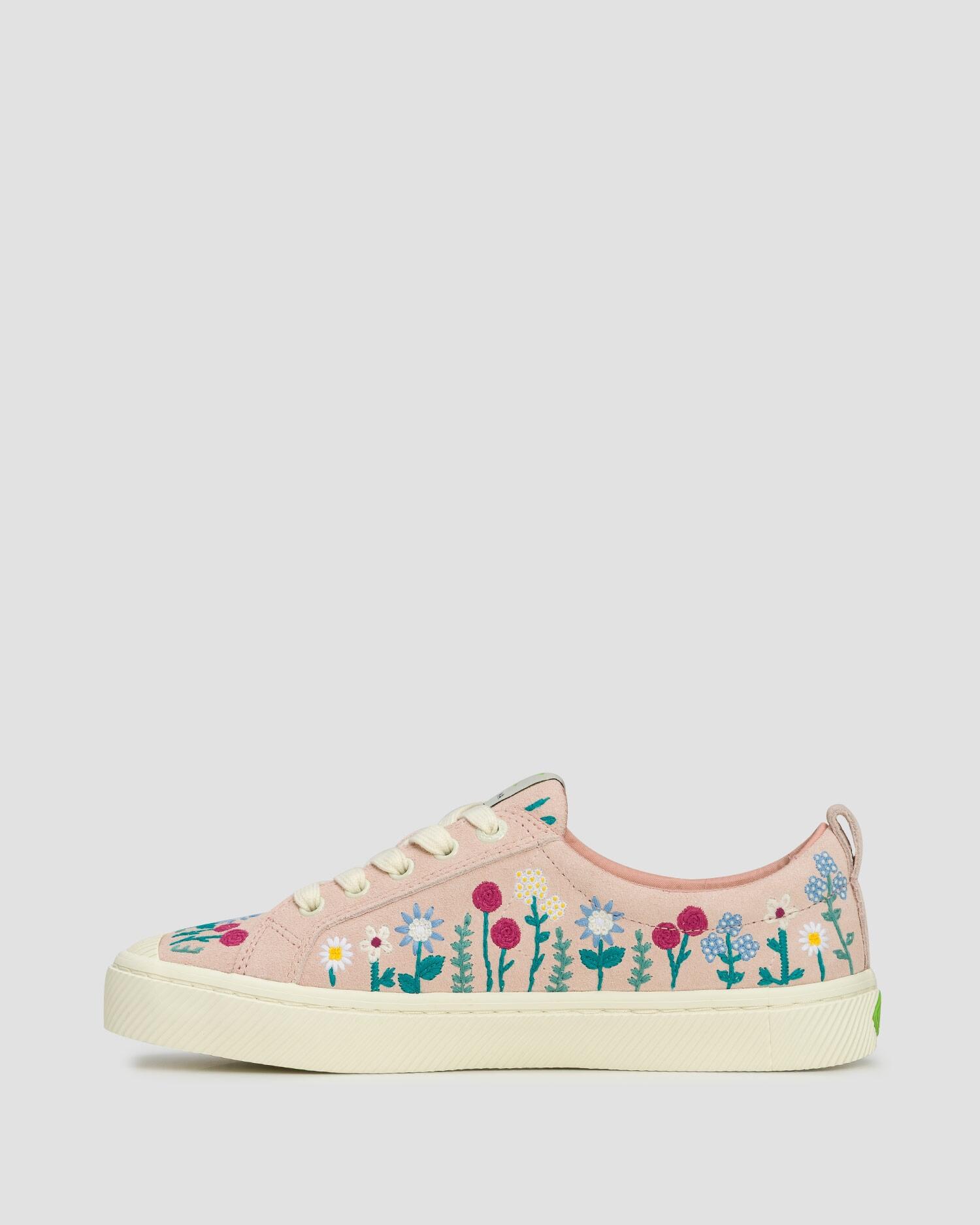 Trampki zamszowe Cariuma OCA Low Rose Suede Embroidered Flowers 3/7