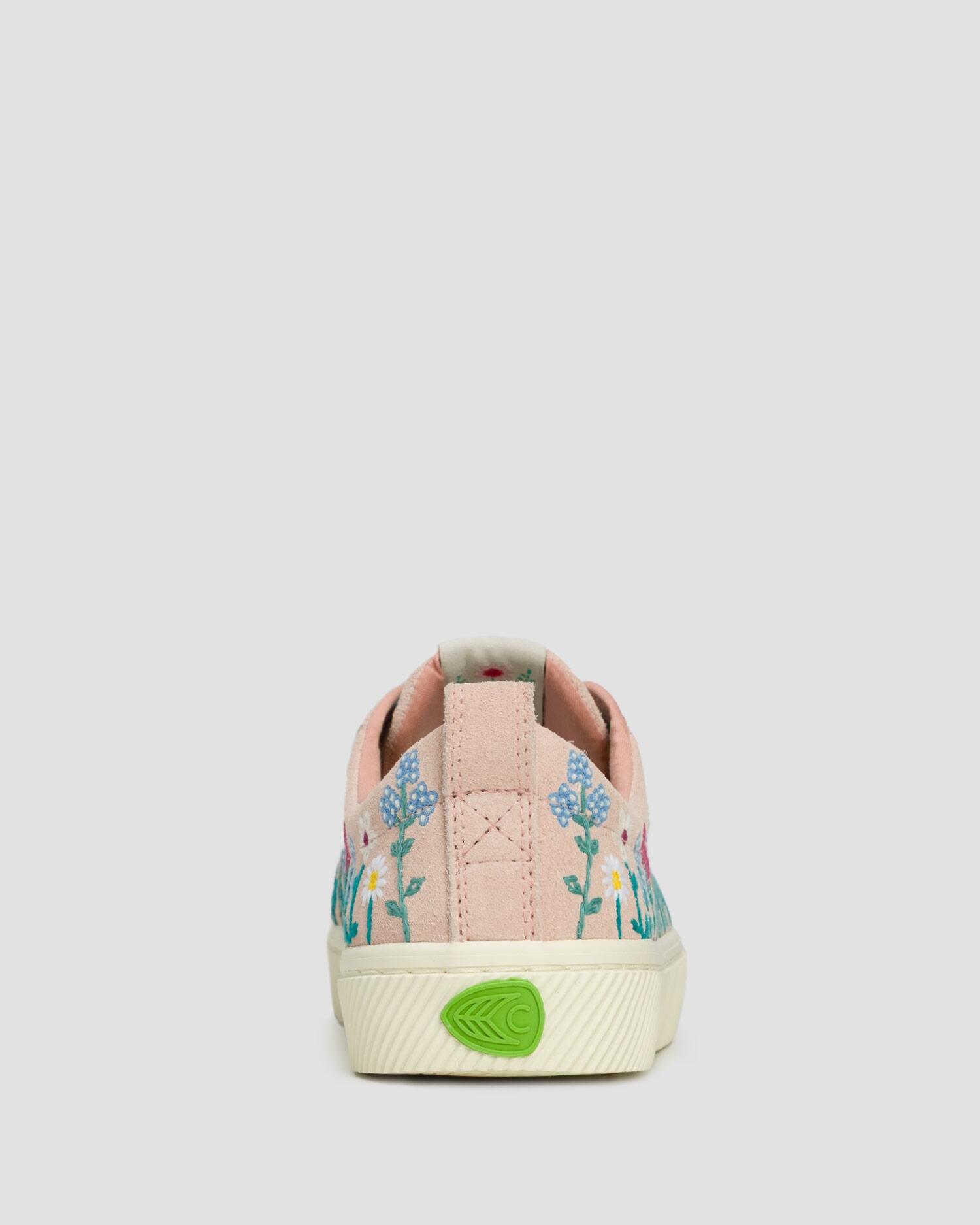 Trampki zamszowe Cariuma OCA Low Rose Suede Embroidered Flowers 6/7