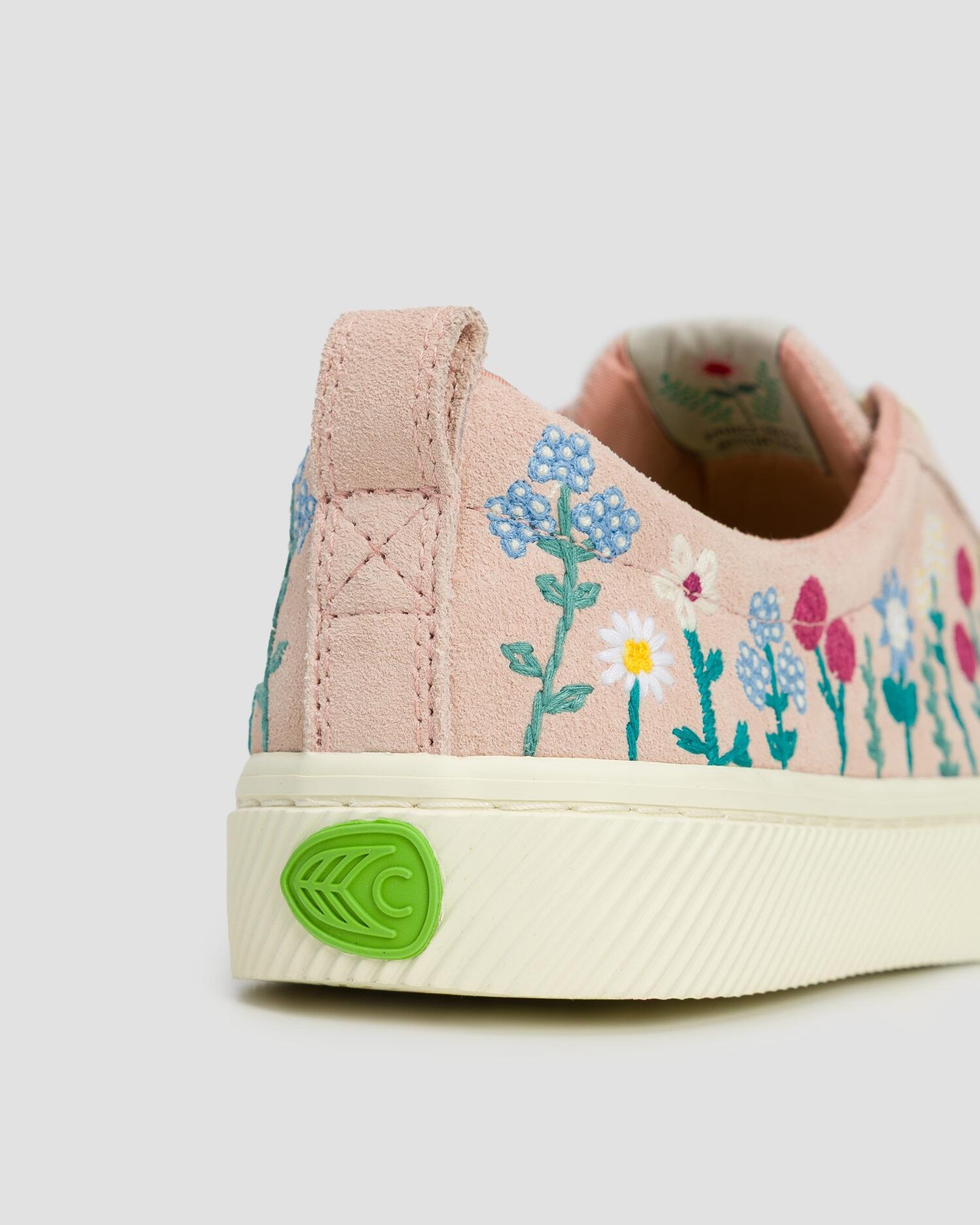 Trampki zamszowe Cariuma OCA Low Rose Suede Embroidered Flowers 7/7