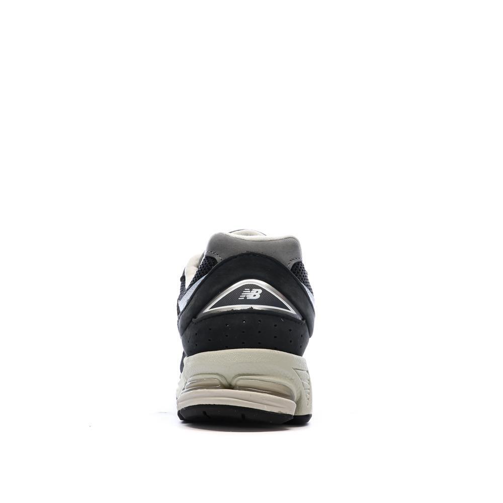 New Balance 2002 Black Trainers for Men 3/7