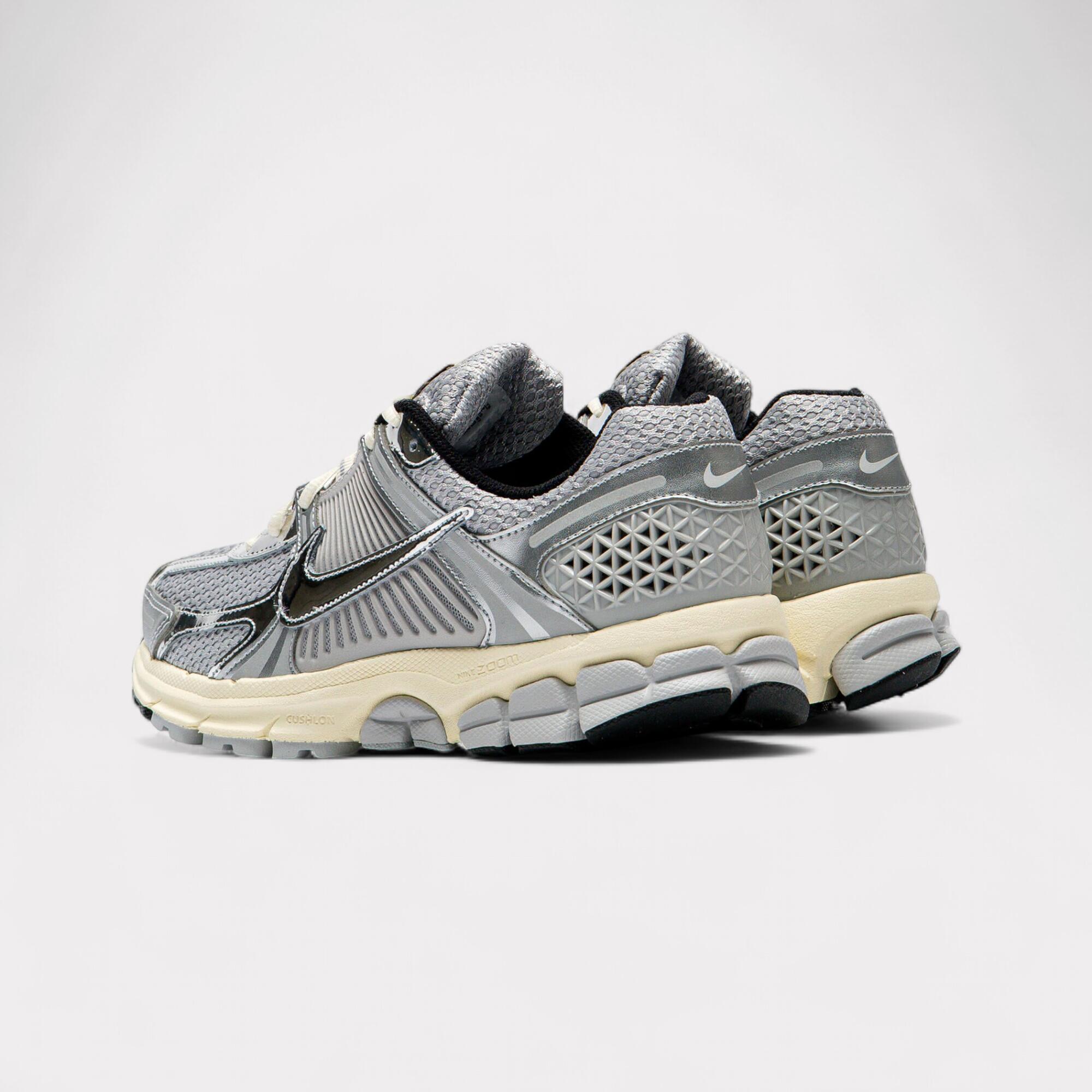 Nike Zoom Vomero 5 - Chrome Coconut 4/5