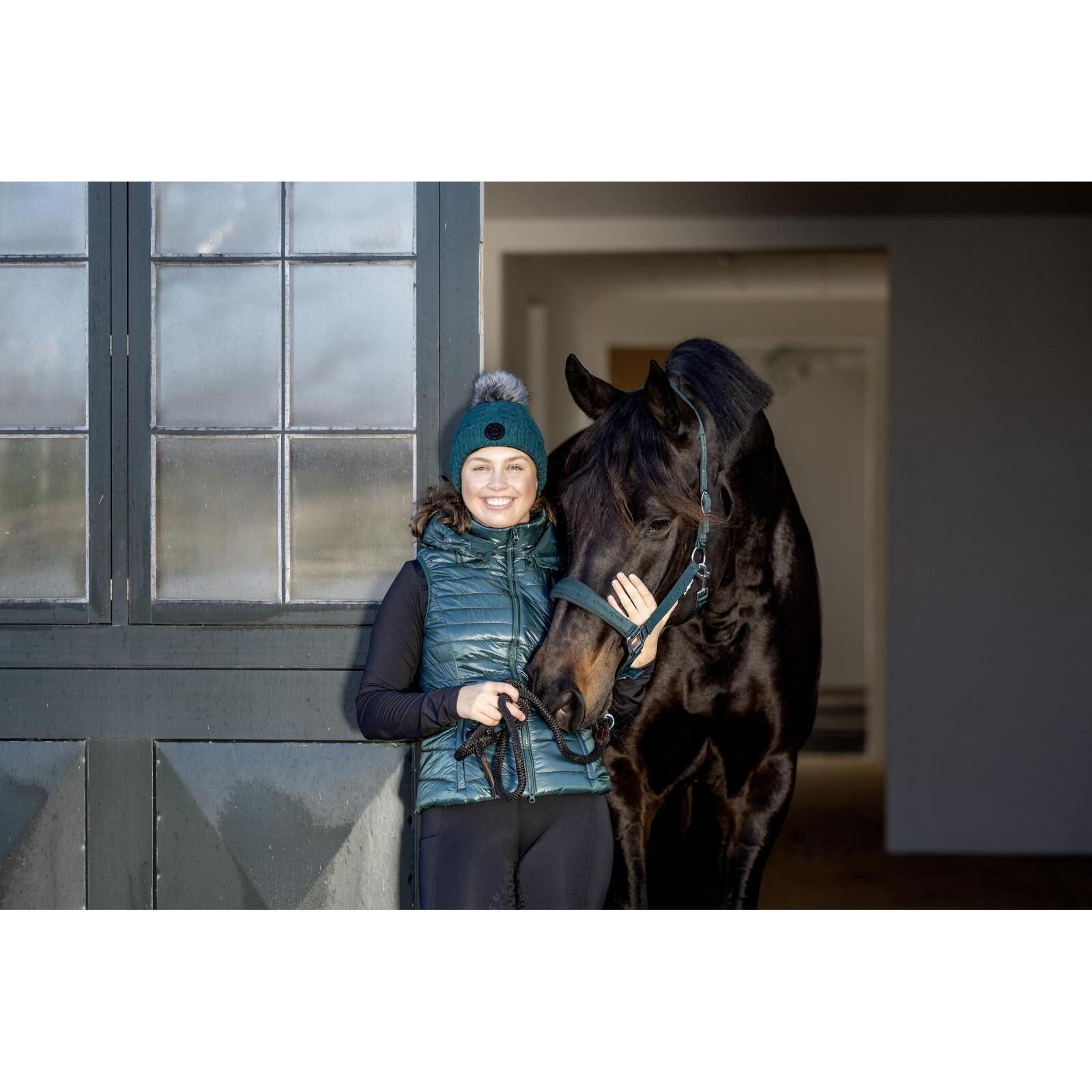 Vrouwenhoed Equipage Vasili 4/5