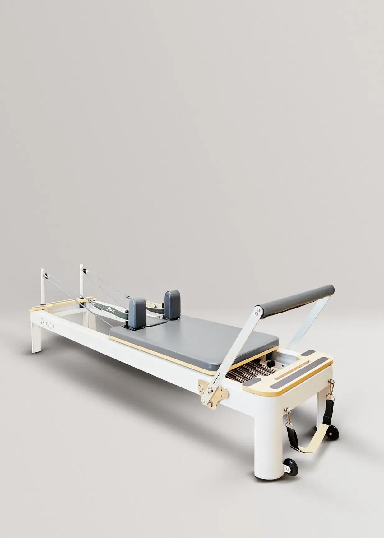 Reformer Classic en Aluminio blanco y tapizado gris Pilates Pilatu F&H 2/3